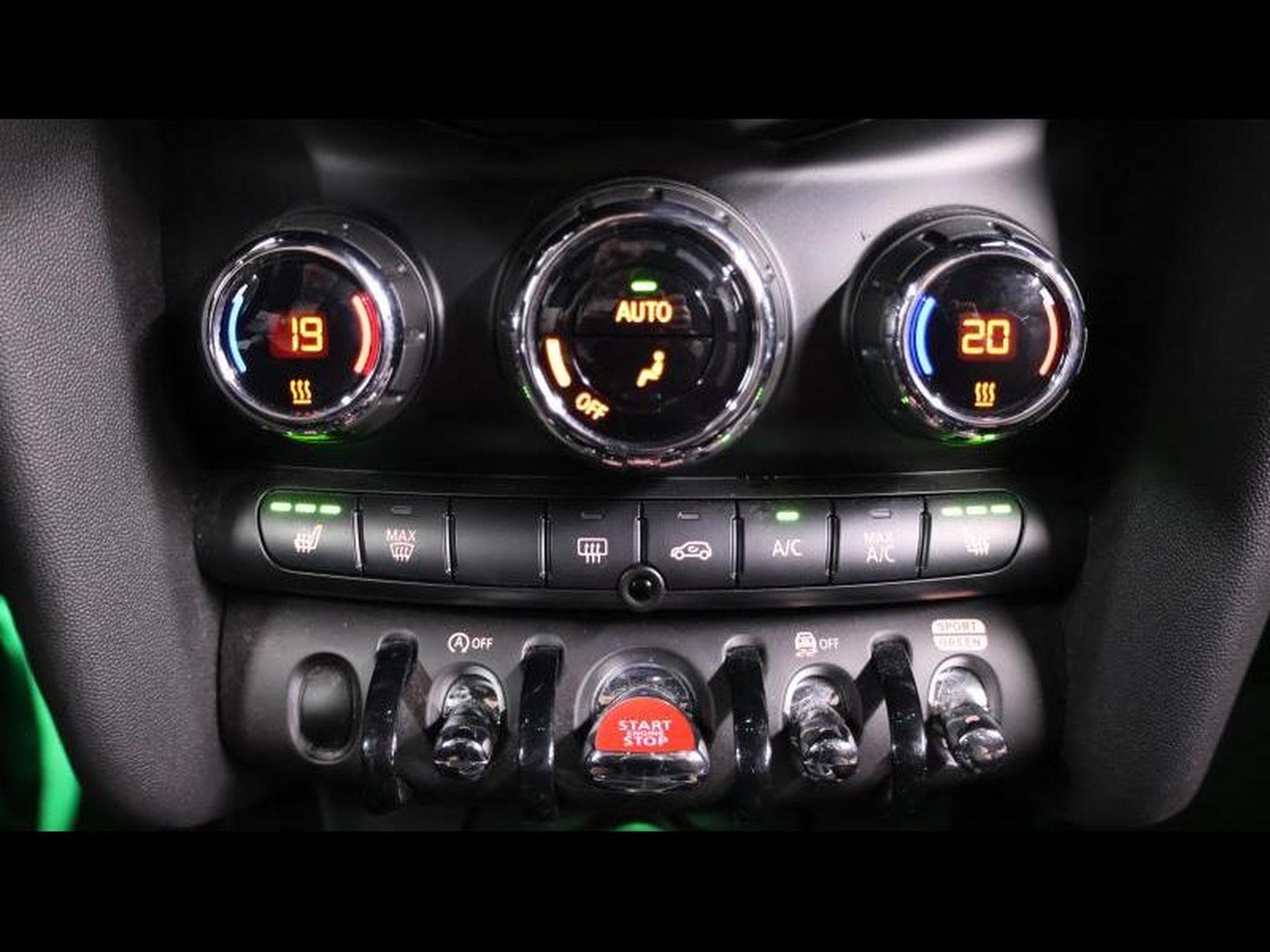 MINI Cooper hatch 60years Edition Steptronic DCT 7 (2020) - Photo 21