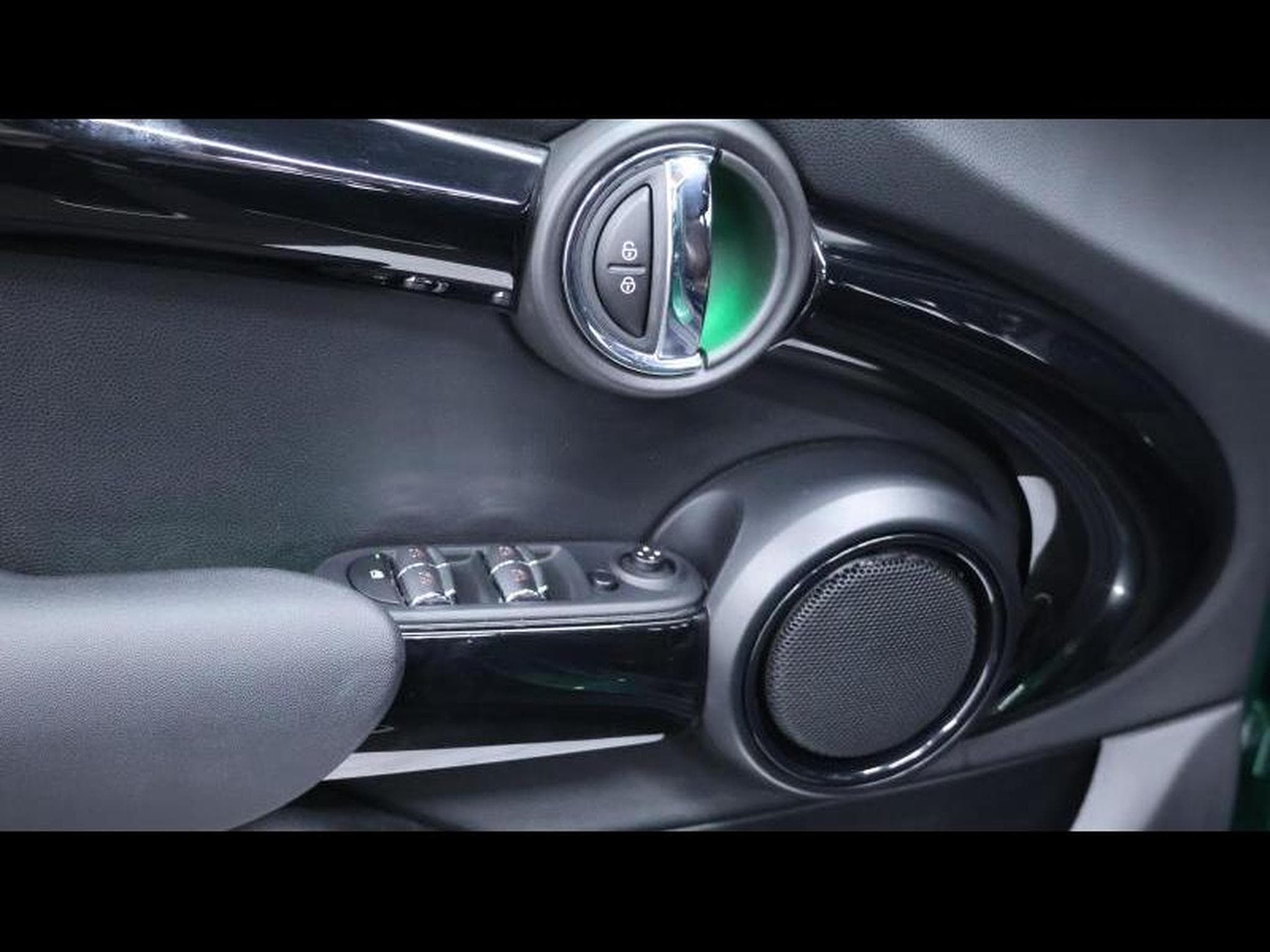 MINI Cooper hatch 60years Edition Steptronic DCT 7 (2020) - Photo 25