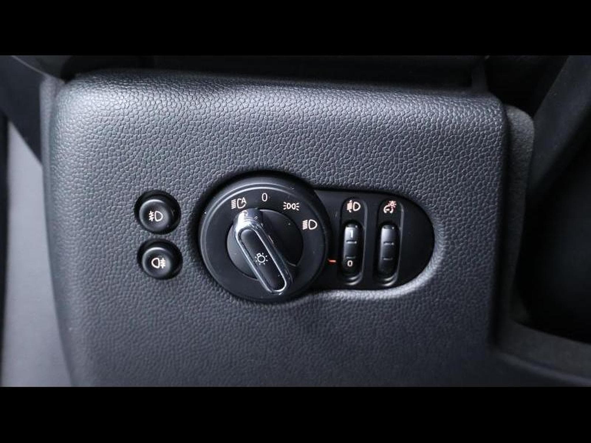 MINI Cooper hatch 60years Edition Steptronic DCT 7 (2020) - Photo 28