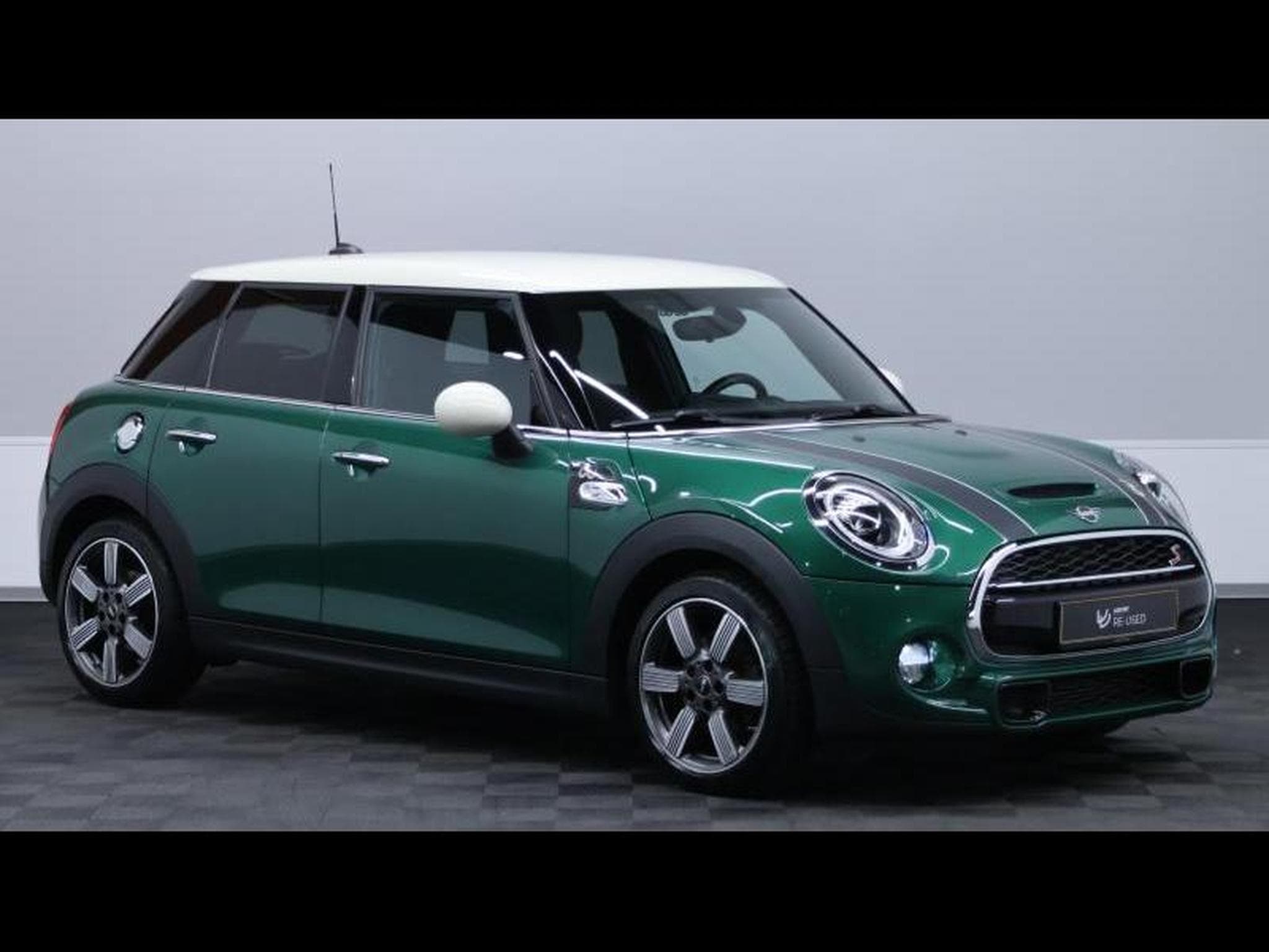 MINI Cooper hatch 60years Edition Steptronic DCT 7 (2020) - Photo 3