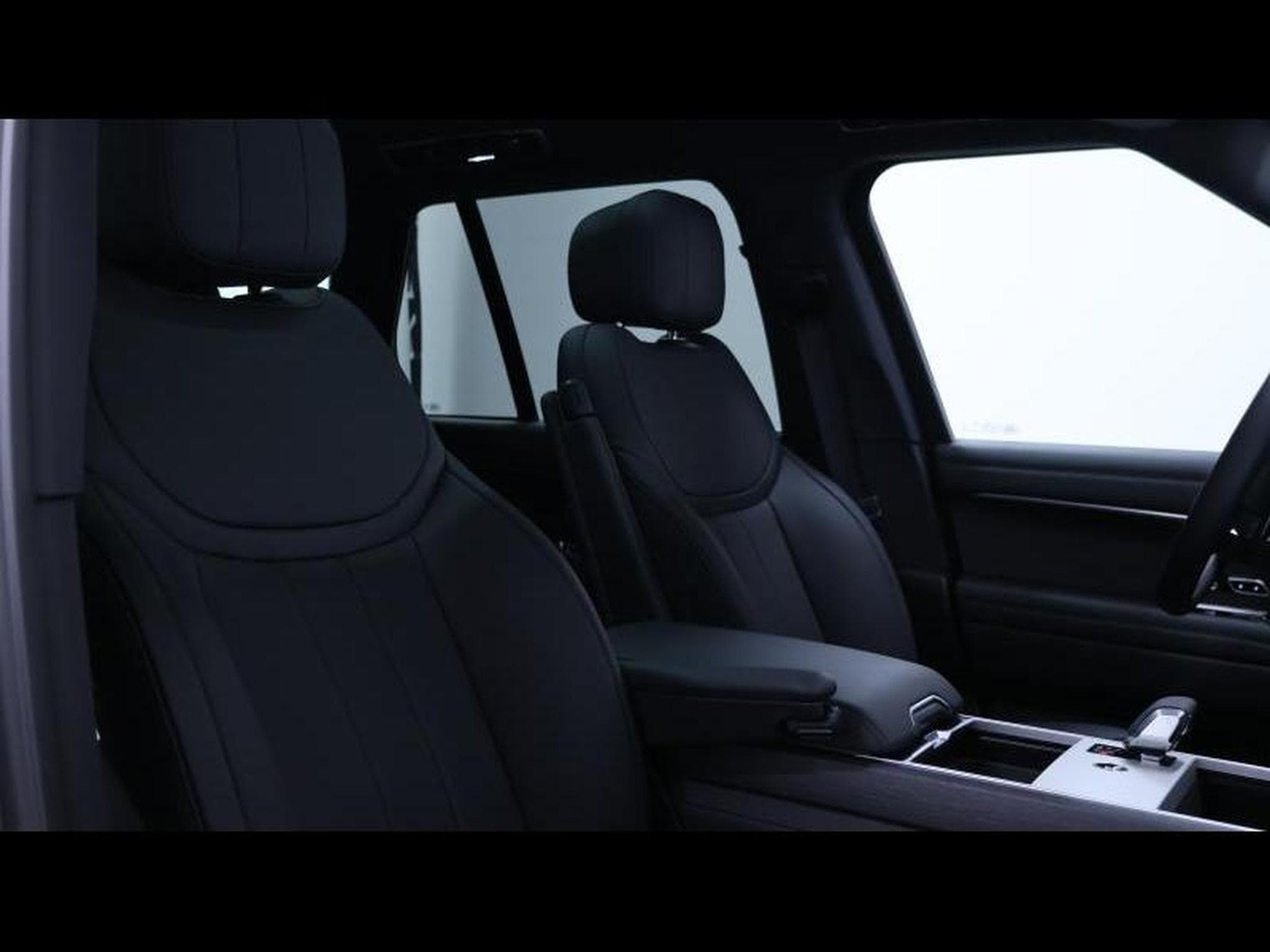 Land-Rover Range Rover SWB D300 SE AWD Auto (2026) - Photo 12