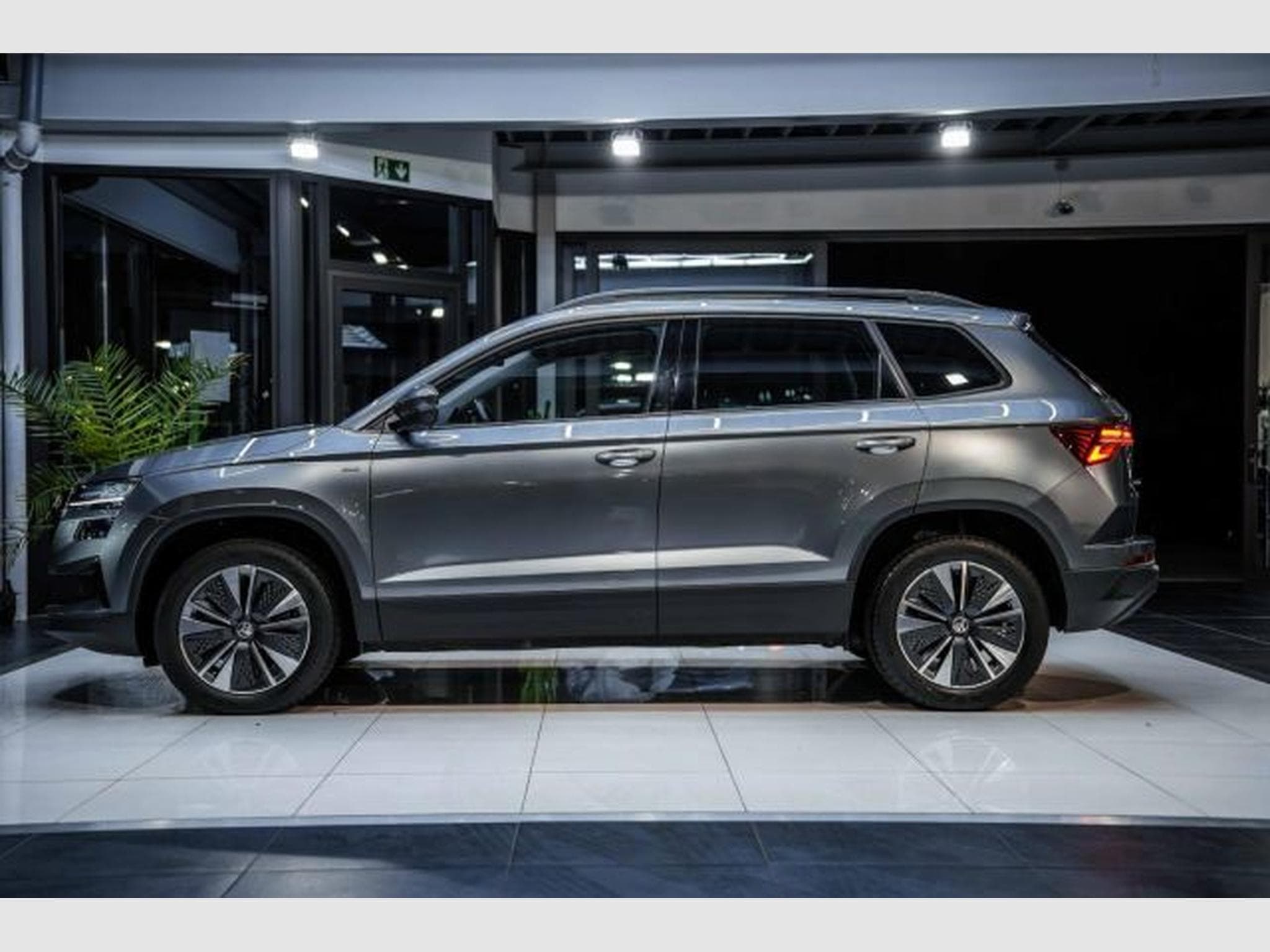 Skoda Karoq Karoq Tour 1.5 TSI DSG ACC MATRIX RFK AHK SHZ (2022) - Foto 10