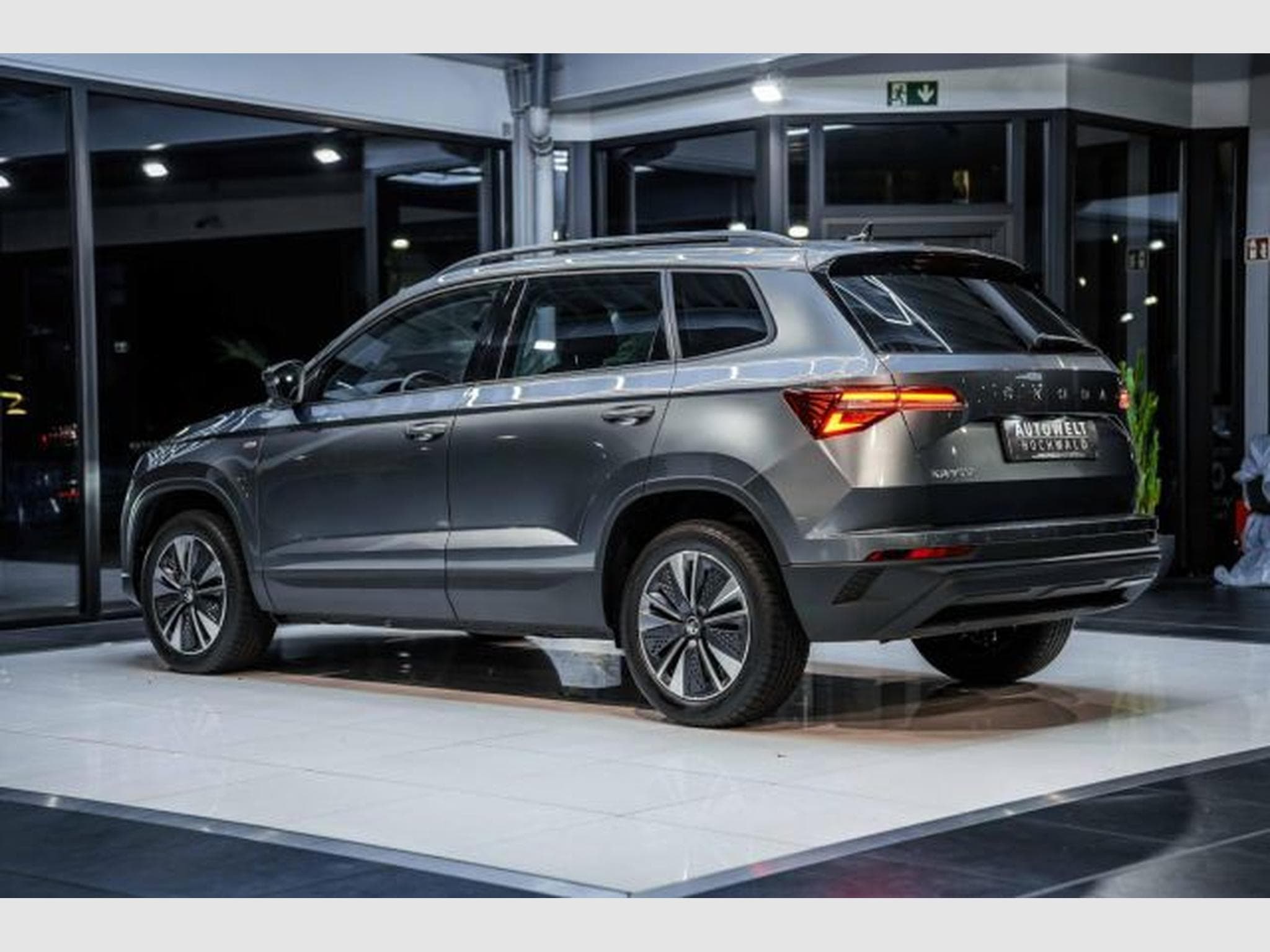 Skoda Karoq Karoq Tour 1.5 TSI DSG ACC MATRIX RFK AHK SHZ (2022) - Foto 11