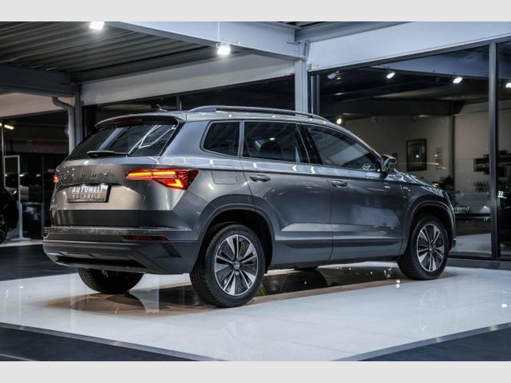 Skoda Karoq Karoq Tour 1.5 TSI DSG ACC MATRIX RFK AHK SHZ (2022) - Foto 14