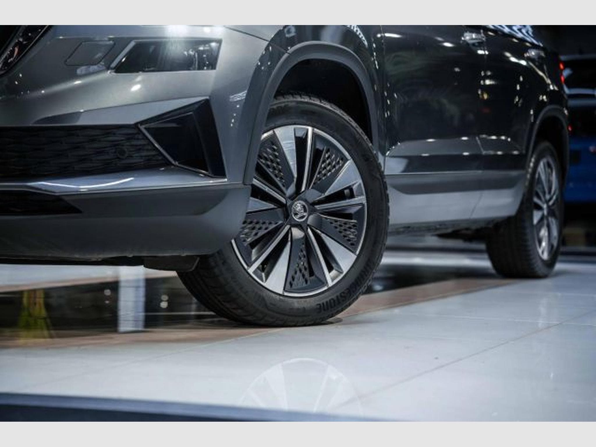 Skoda Karoq Karoq Tour 1.5 TSI DSG ACC MATRIX RFK AHK SHZ (2022) - Foto 3