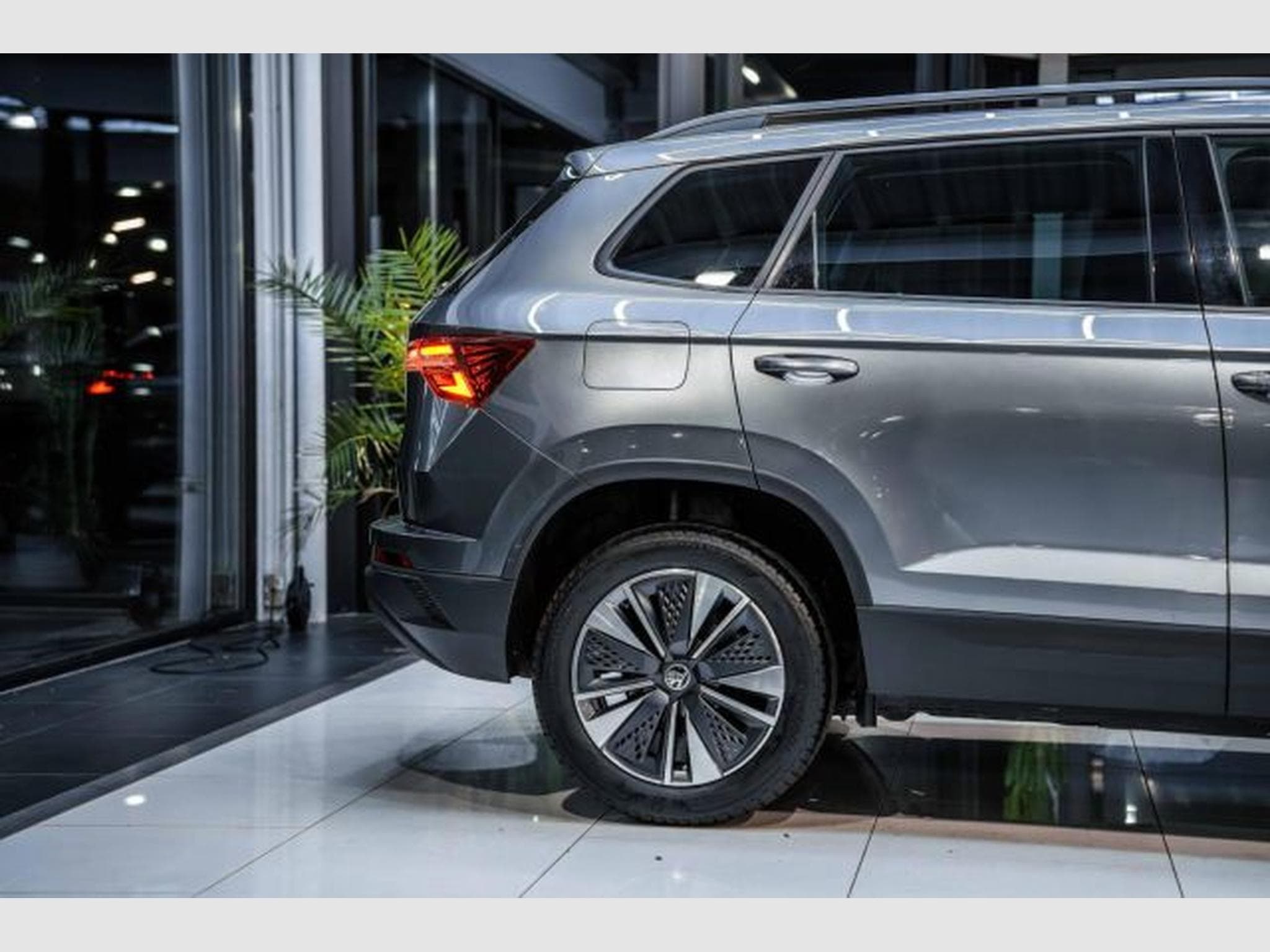 Skoda Karoq Karoq Tour 1.5 TSI DSG ACC MATRIX RFK AHK SHZ (2022) - Foto 8