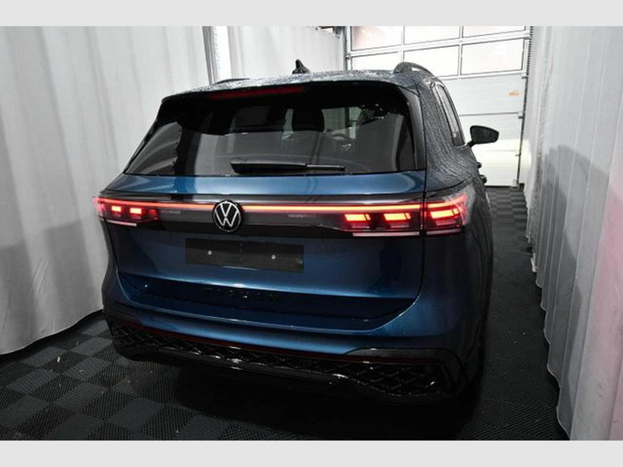 VW Tiguan Tiguan Diesel 2.0 TDI SCR 4MOTION DSG R-Line - S (2025) - Photo 3