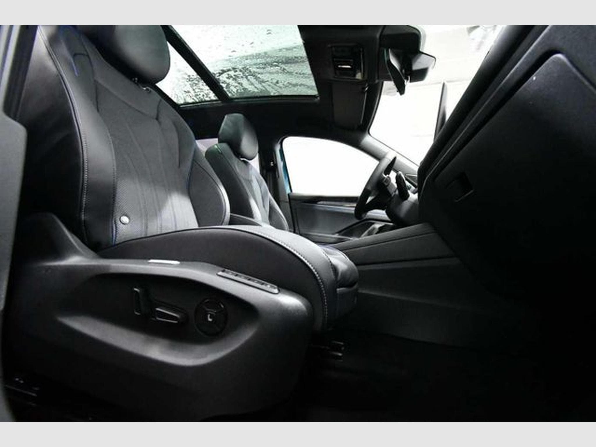 VW Tiguan Tiguan Diesel 2.0 TDI SCR 4MOTION DSG R-Line - S (2025) - Photo 7