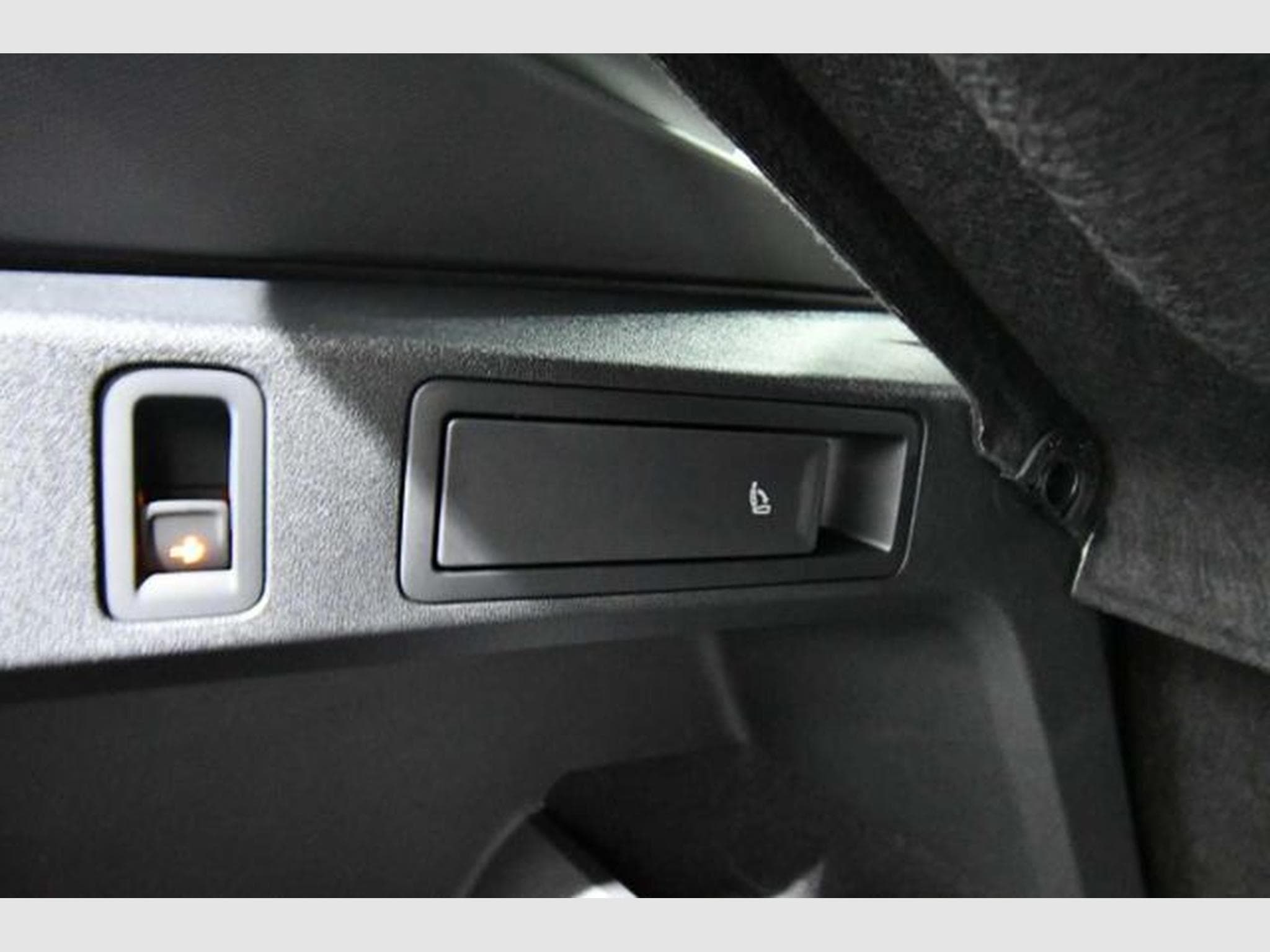 VW Tiguan Tiguan Diesel 2.0 TDI SCR 4MOTION DSG R-Line - S (2025) - Photo 9
