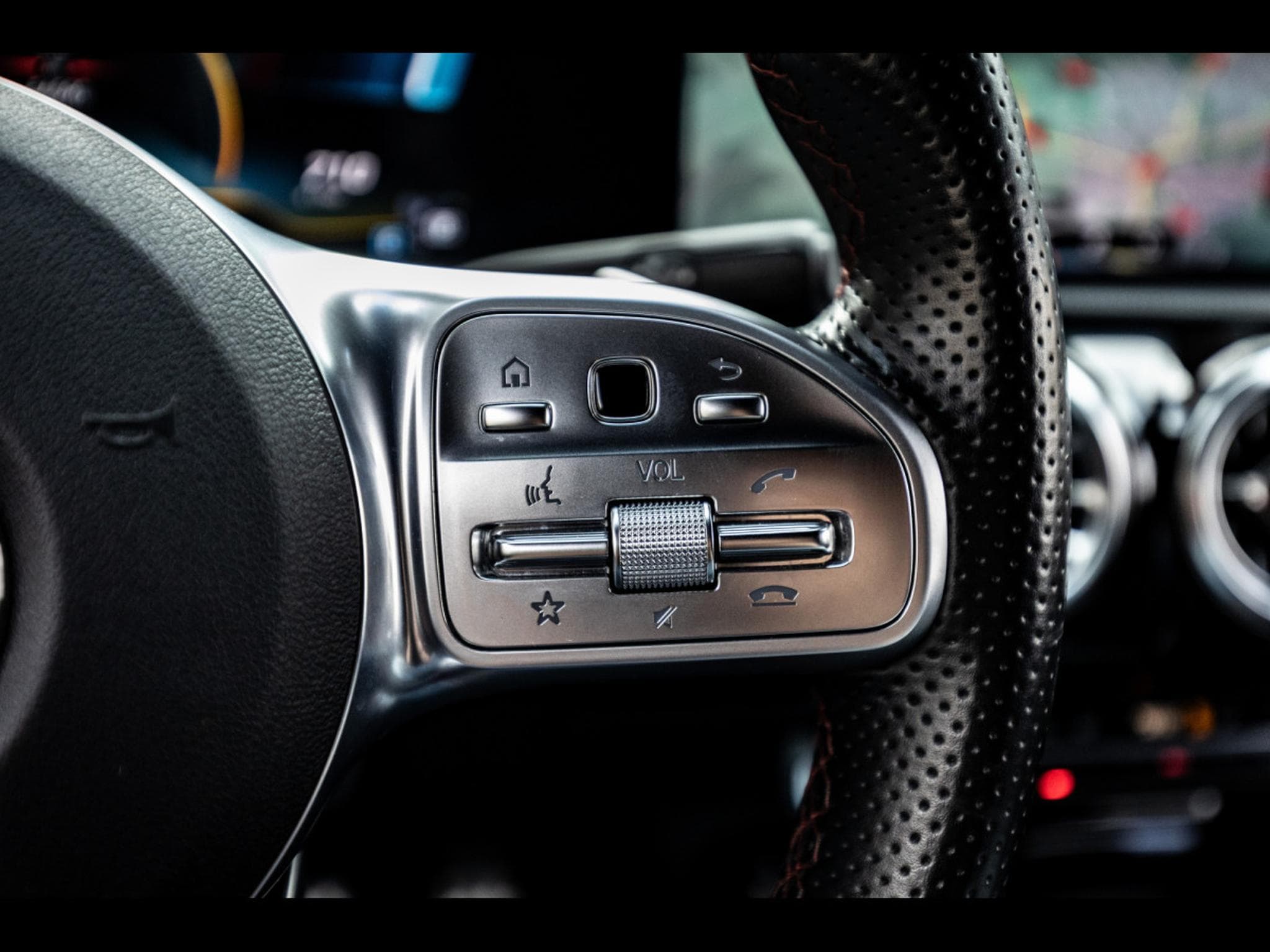 Mercedes A 35 AMG 4M+°KOSMOS BLACK (2021) - Photo 22
