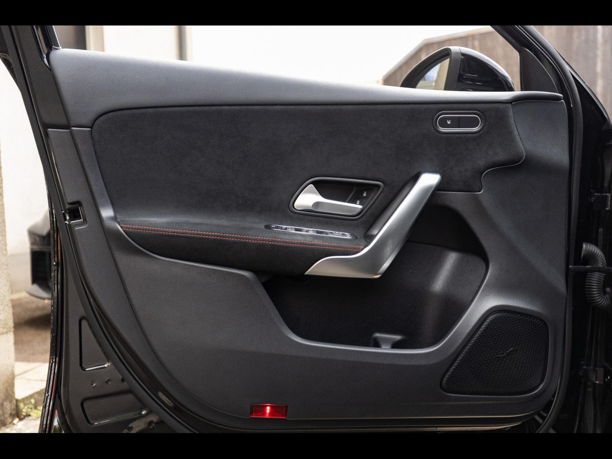 Mercedes A 35 AMG 4M+°KOSMOS BLACK (2021) - Photo 9