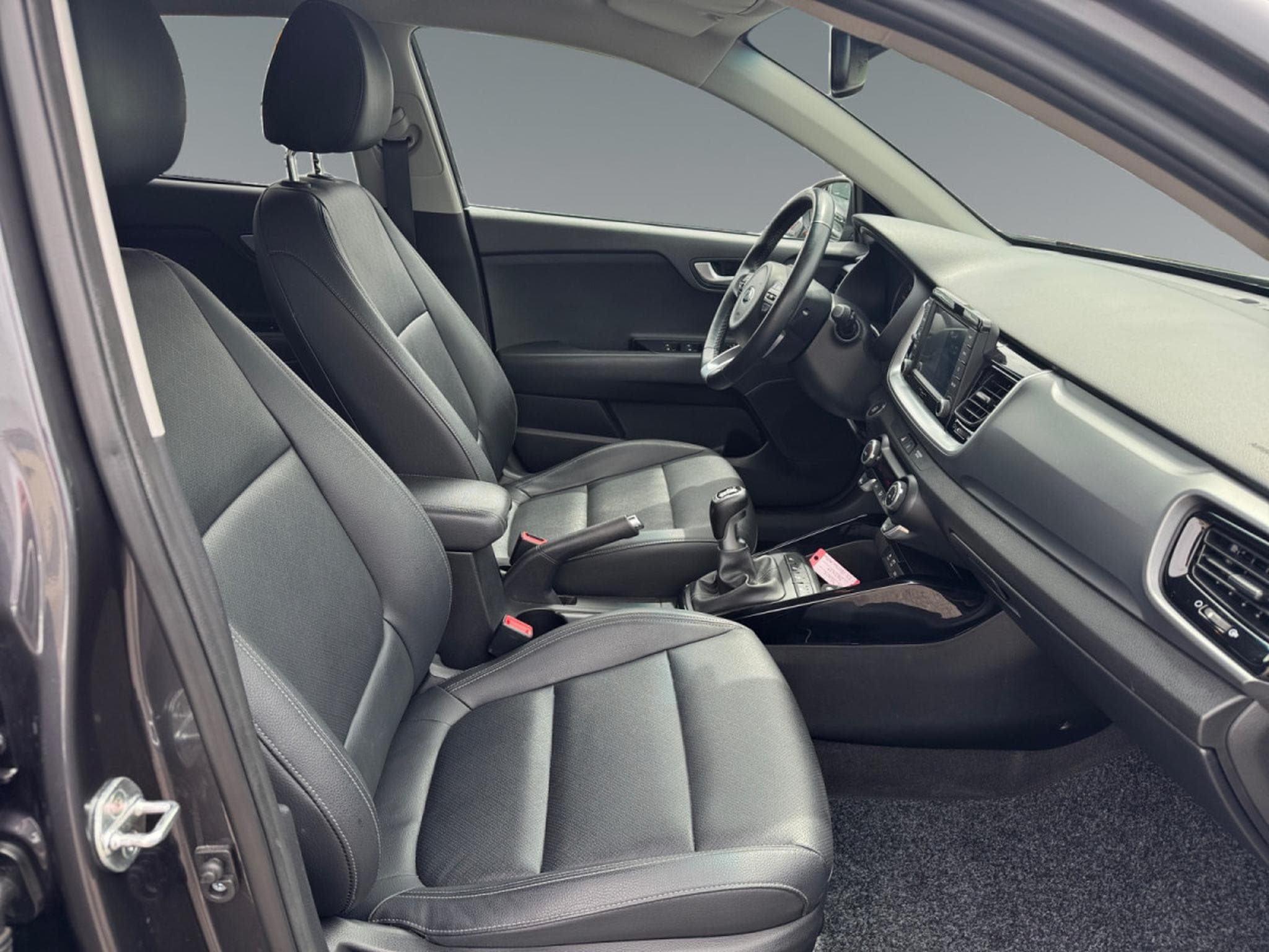 Kia Stonic Sense 1.0T ISG (2017) - Photo 17