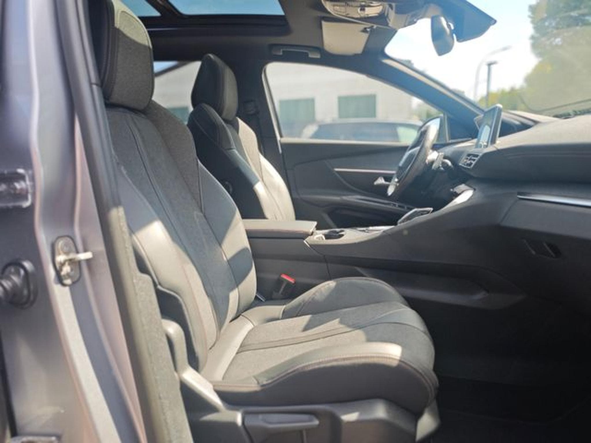 Peugeot 5008 5008 GT-LINE*AUT.*7.SITZER*AHK*ACC*PANORAMA* (2018) - Photo 15