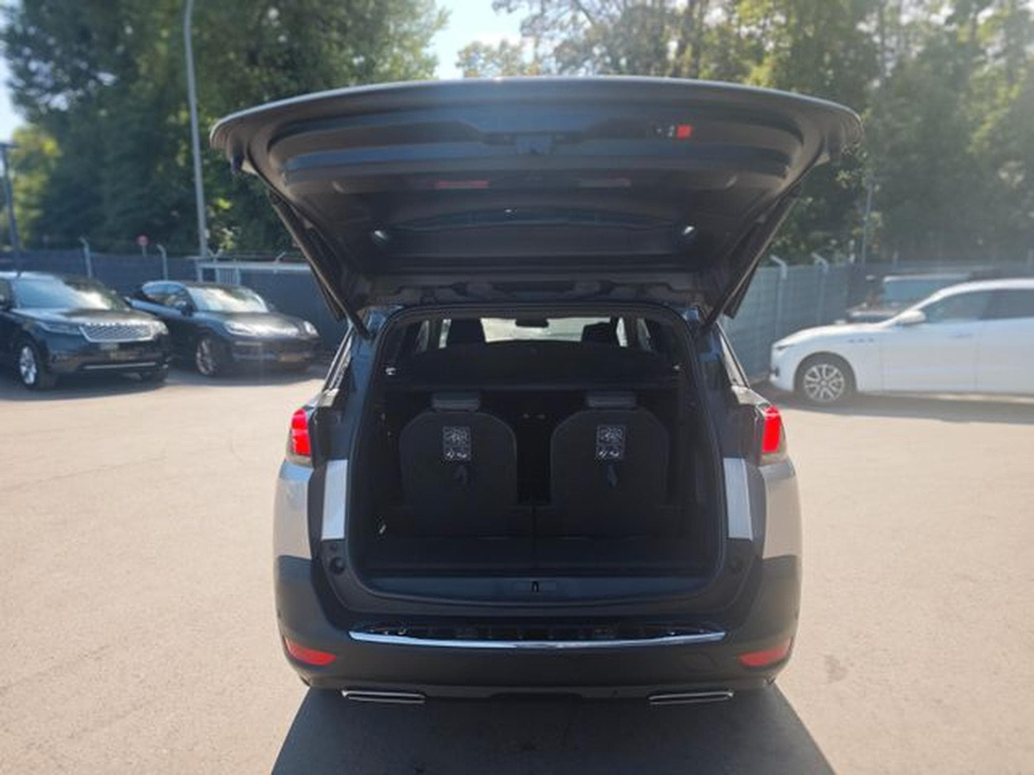 Peugeot 5008 5008 GT-LINE*AUT.*7.SITZER*AHK*ACC*PANORAMA* (2018) - Photo 9