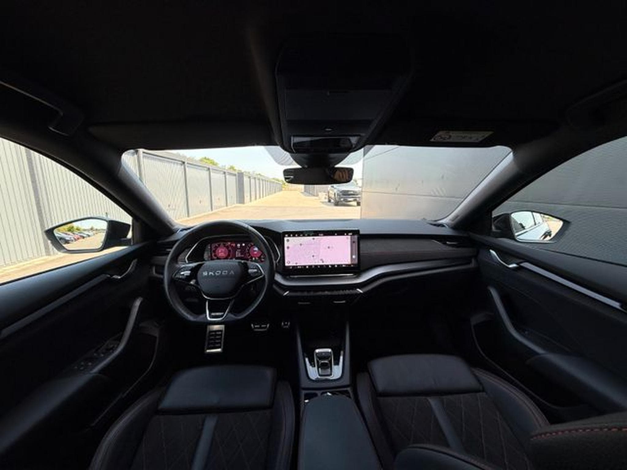 Skoda Octavia Octavia Kombi 2.0TSI RS 19"Leder Canton Facelift (2025) - Photo 10