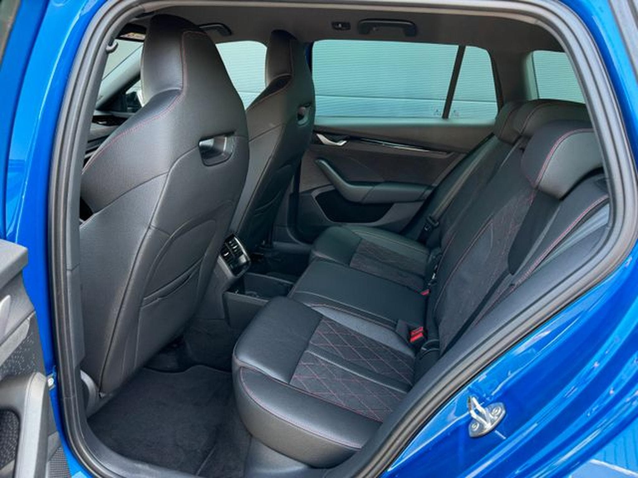 Skoda Octavia Octavia Kombi 2.0TSI RS 19"Leder Canton Facelift (2025) - Photo 12