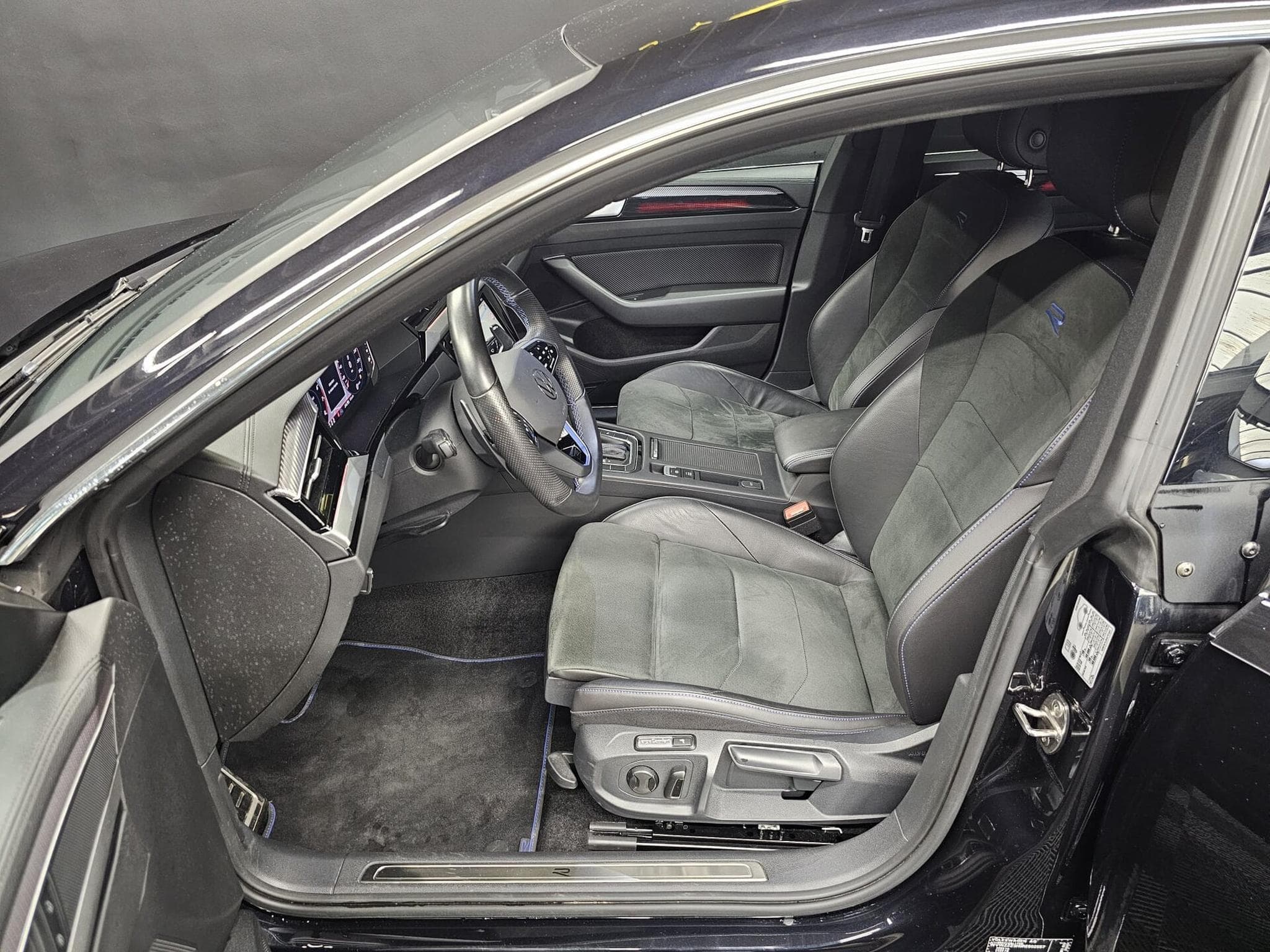 VW Arteon R Shooting Brake 2.0 320cv 4motion CAMERA/ATTELAGE/HAYON ELE (2024) - Foto 12