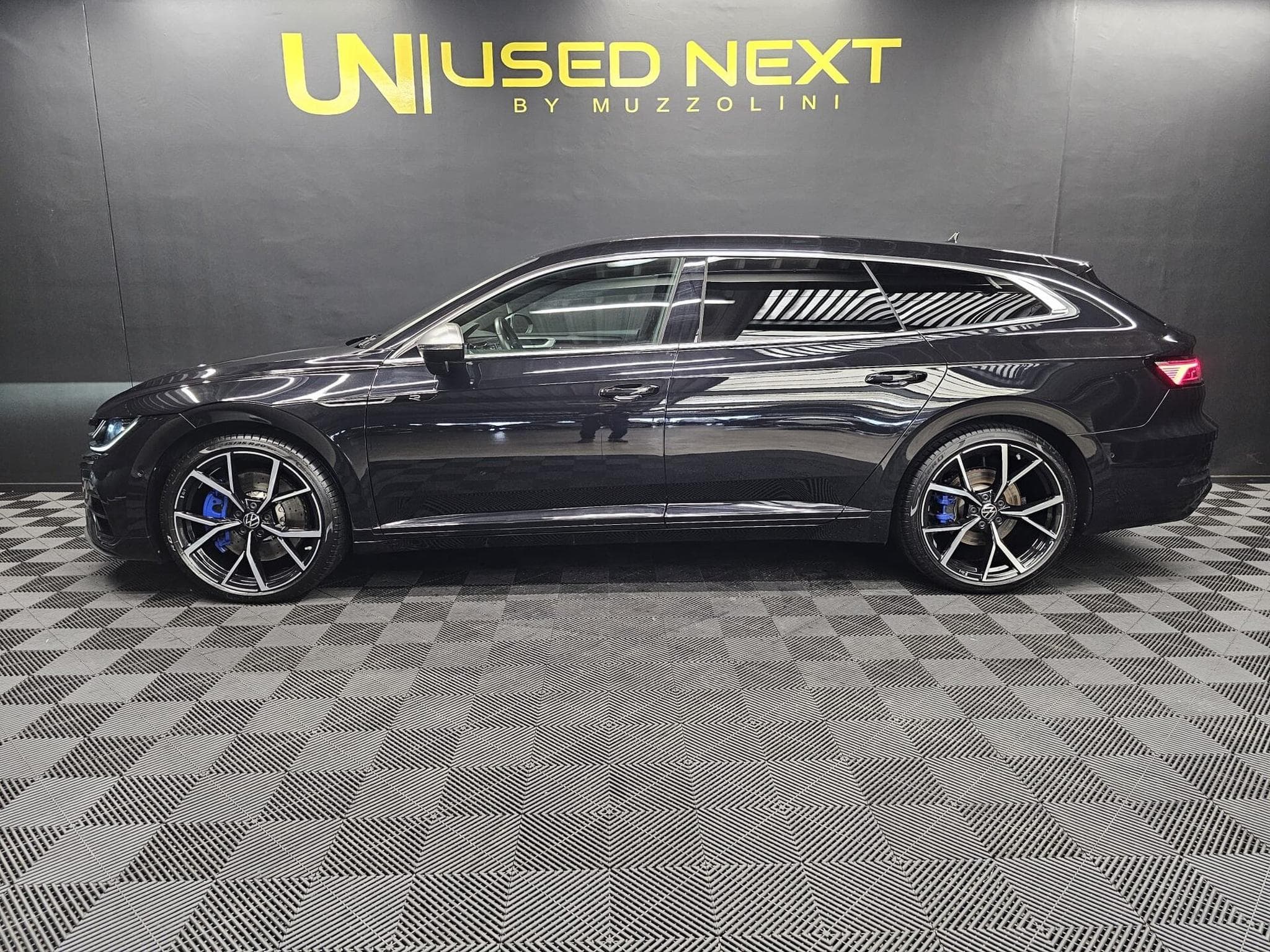 VW Arteon R Shooting Brake 2.0 320cv 4motion CAMERA/ATTELAGE/HAYON ELE (2024) - Foto 2