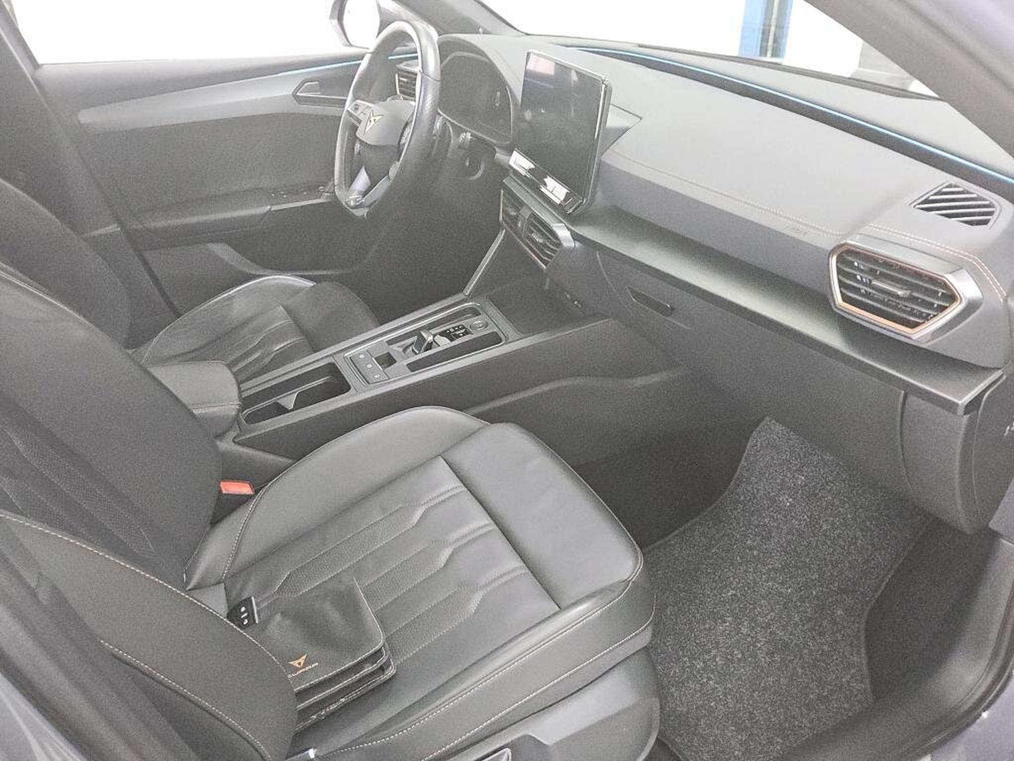 Cupra Leon VZ 2.0 TSI 301cv  CUIR / PANORAMA / SATELLITES (2023) - Foto 3