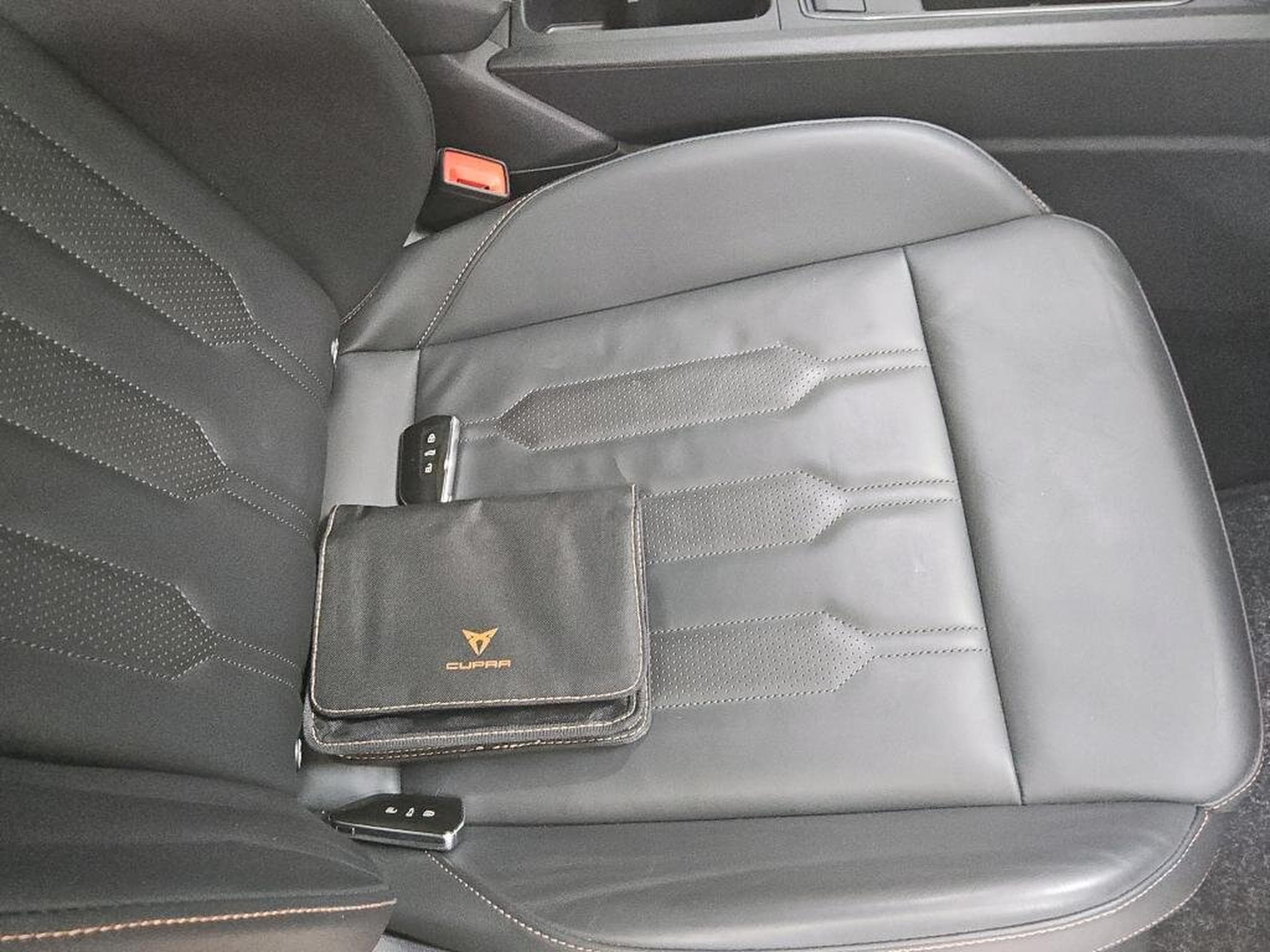 Cupra Leon VZ 2.0 TSI 301cv  CUIR / PANORAMA / SATELLITES (2023) - Foto 6