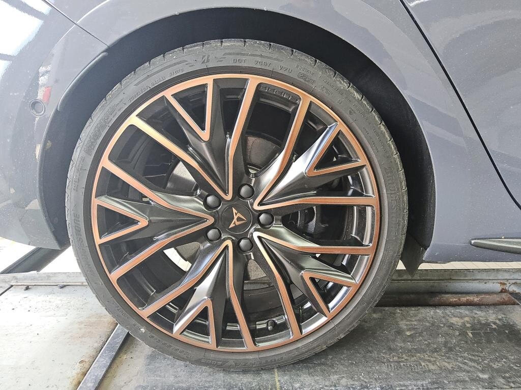 Cupra Leon VZ 2.0 TSI 301cv  CUIR / PANORAMA / SATELLITES (2023) - Foto 7