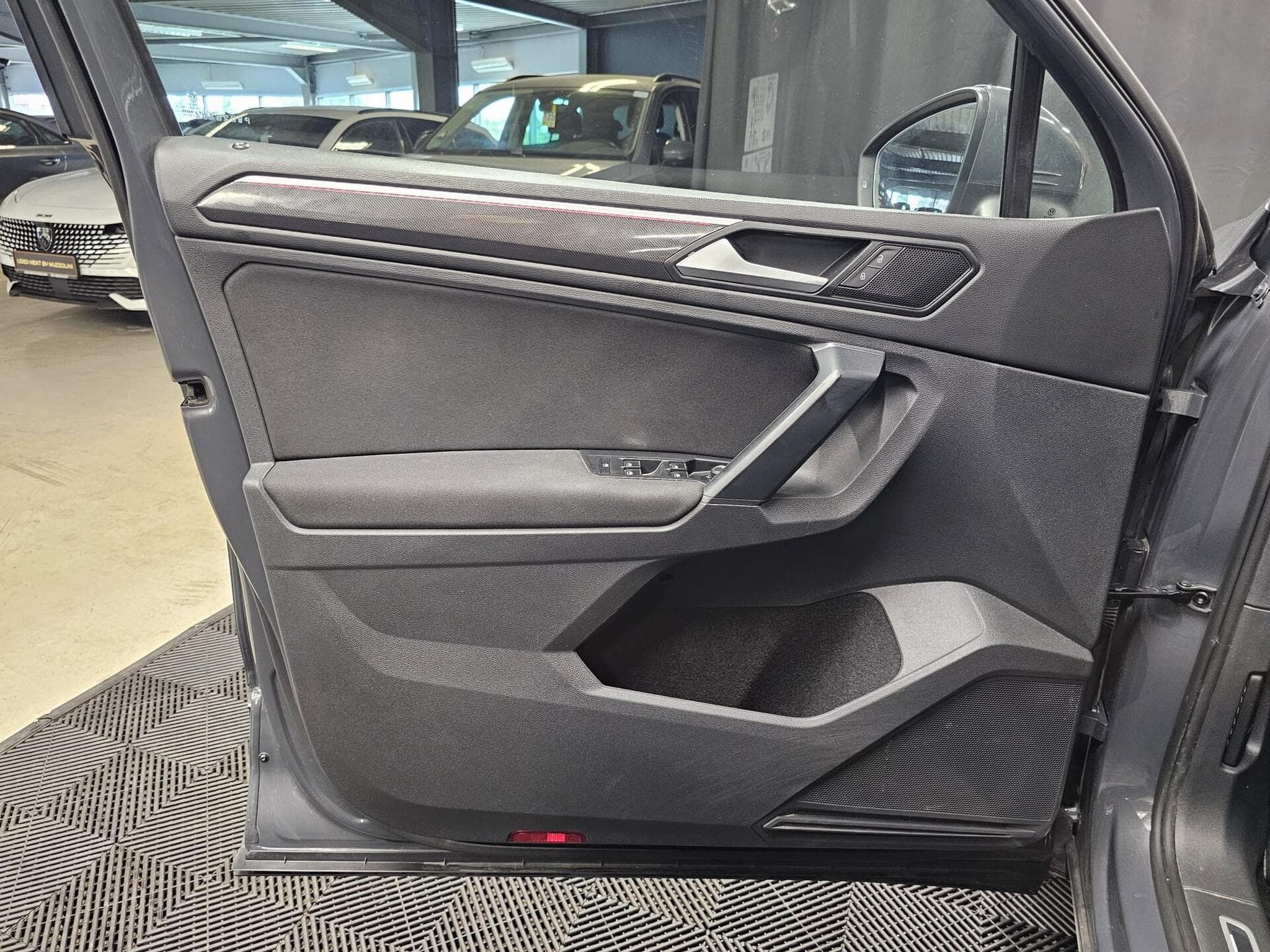 VW Tiguan Life 2.0 TDI 150 DSG7 (2023) - Foto 10