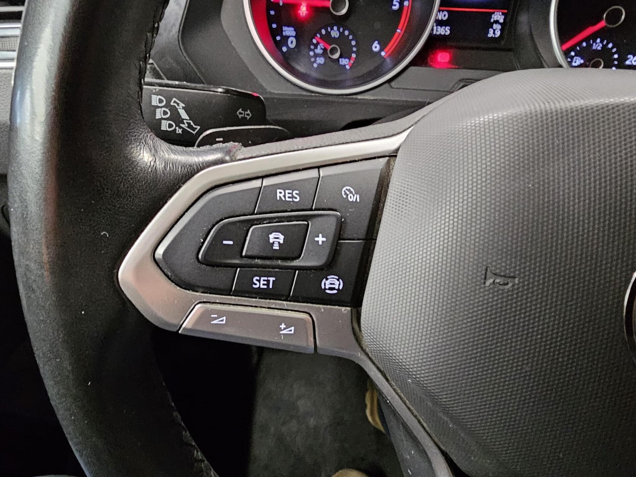 VW Tiguan Life 2.0 TDI 150 DSG7 (2023) - Foto 12