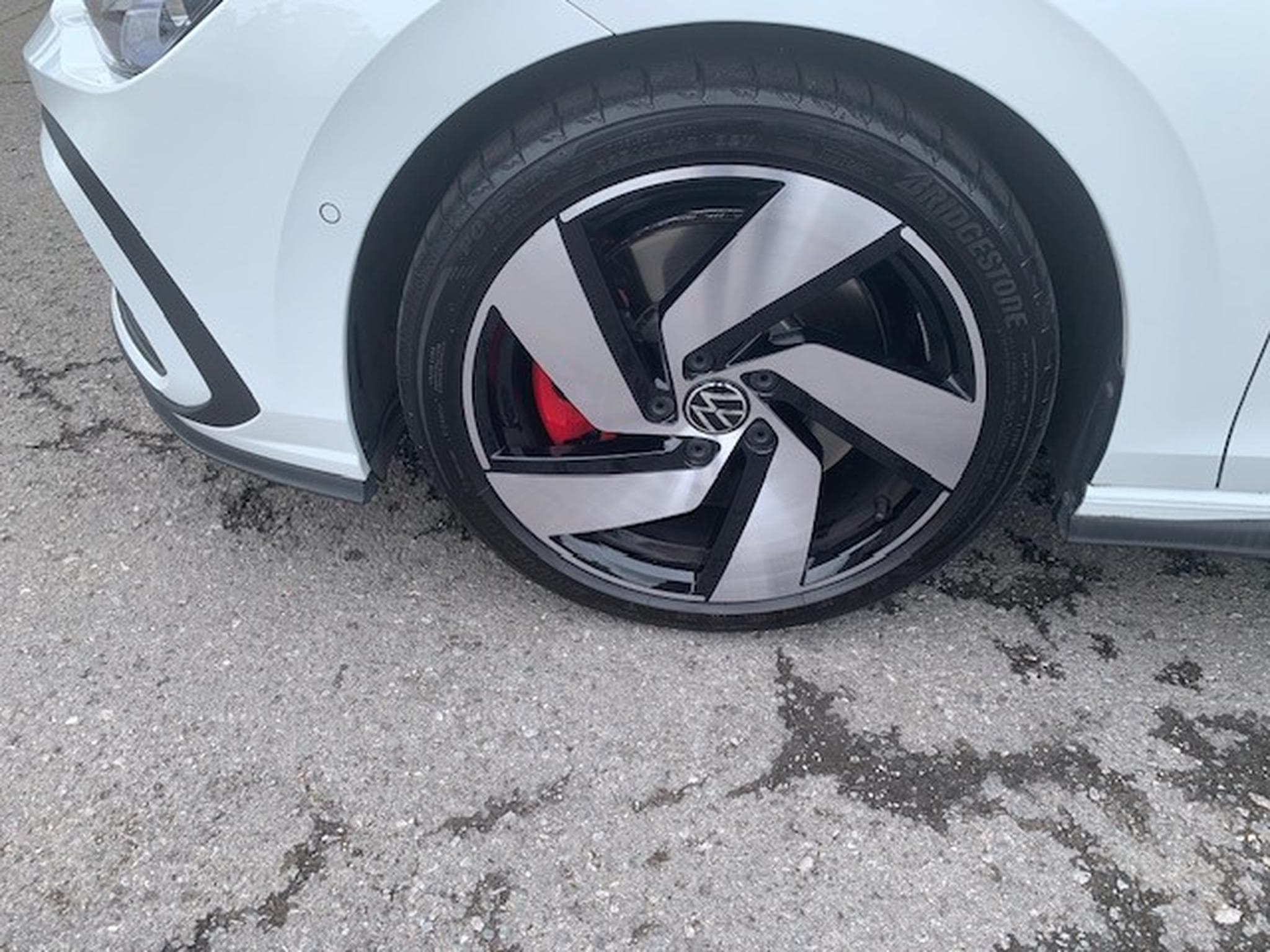 VW Golf GTI 2.0TSI 245CV DSG7 (2024) - Photo 4