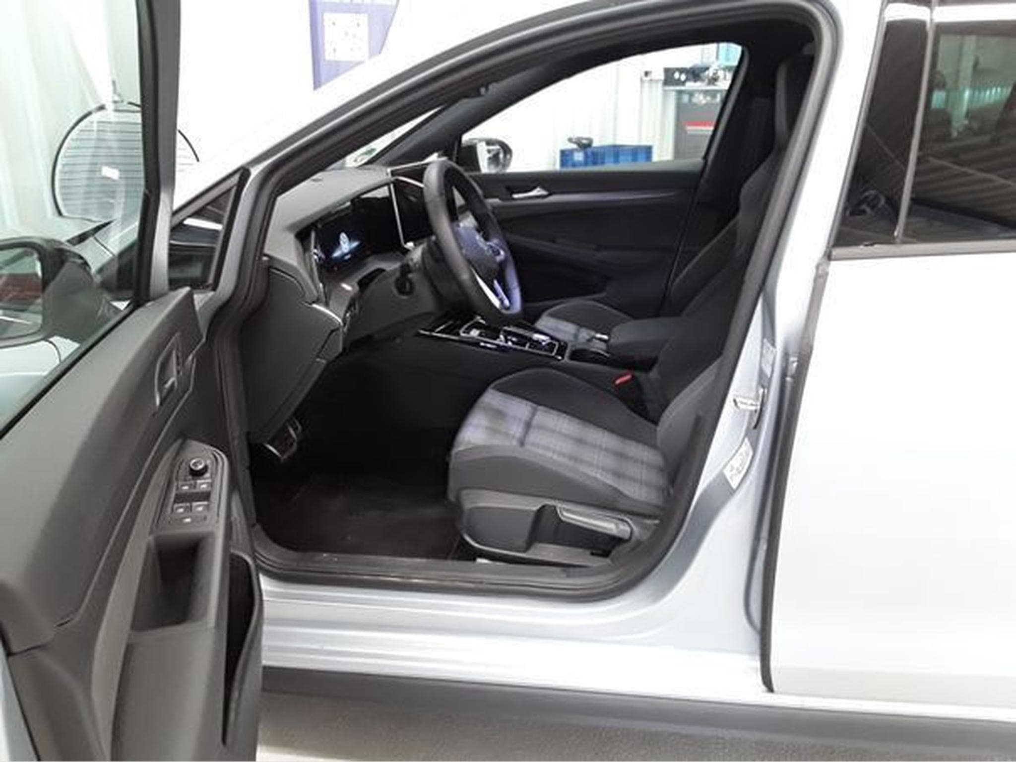 VW Golf GTE PHASE 2  1.5 eHybrid 272 CV DSG 6 *DCC* MATRIX * ATTELAG (2025) - Photo 5