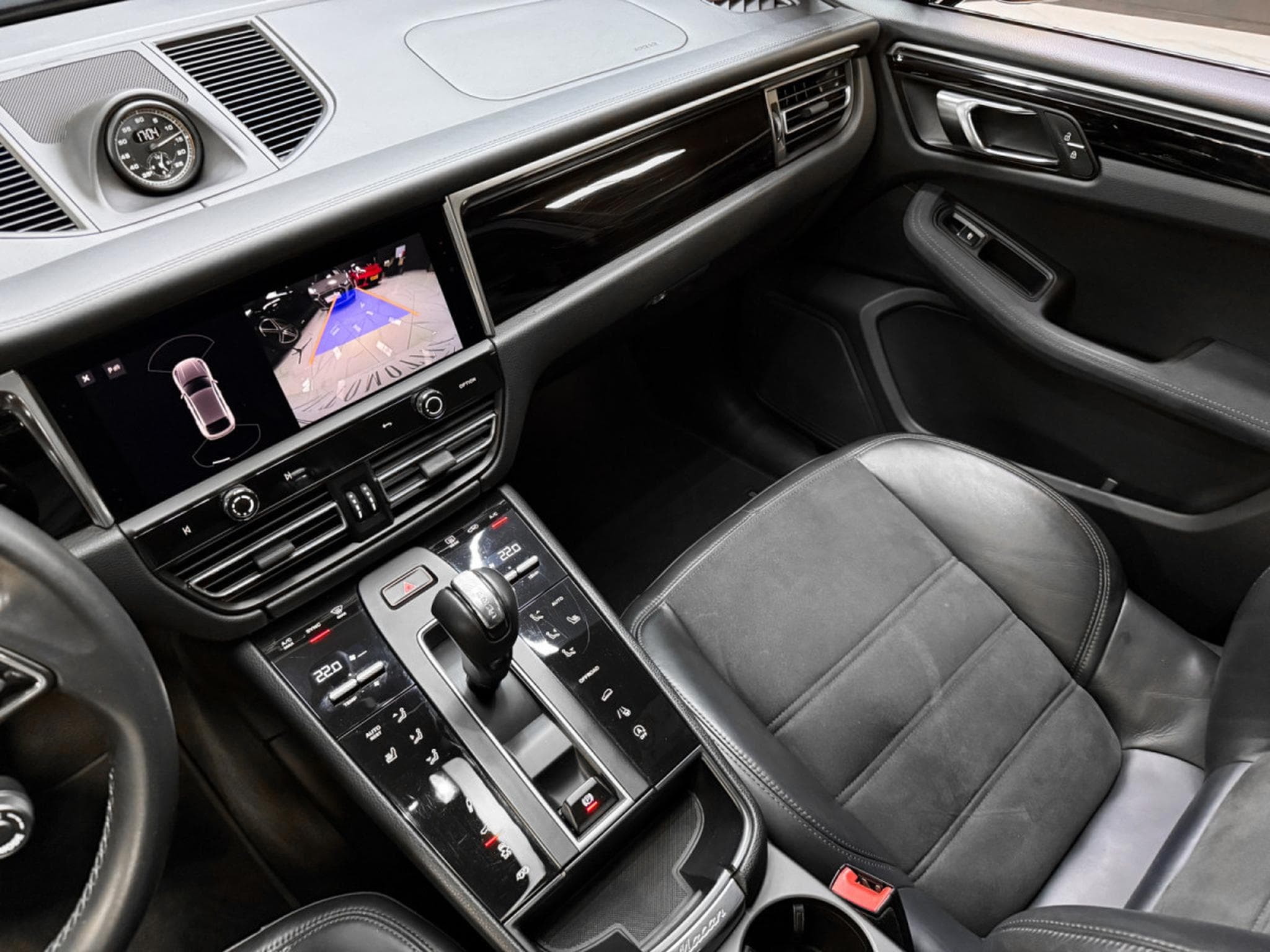 Porsche Macan III GTS (2021) - Photo 12