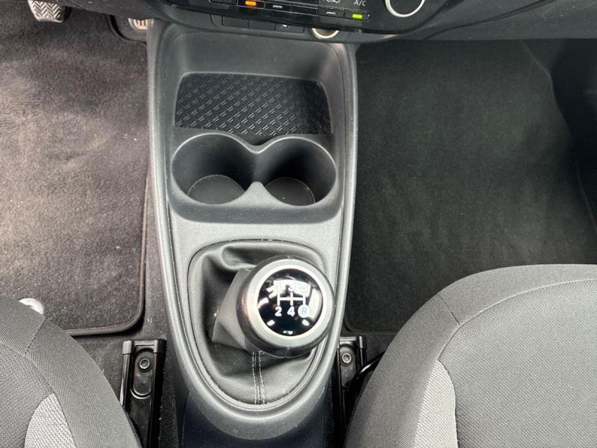 Toyota Aygo X Play (2023) - Photo 22