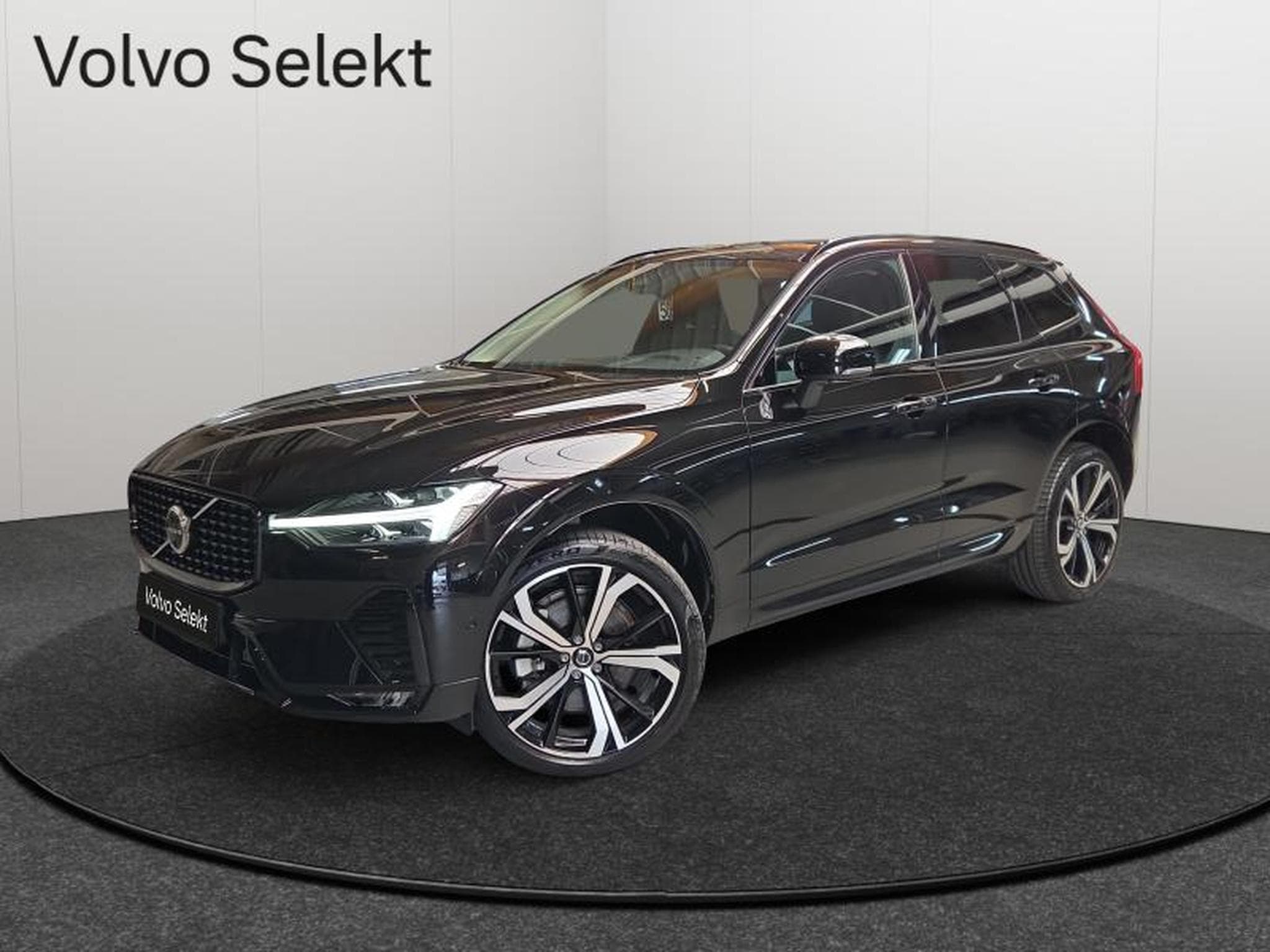 Volvo XC60 B4 Plus Dark / Essence (2024) - Photo 1