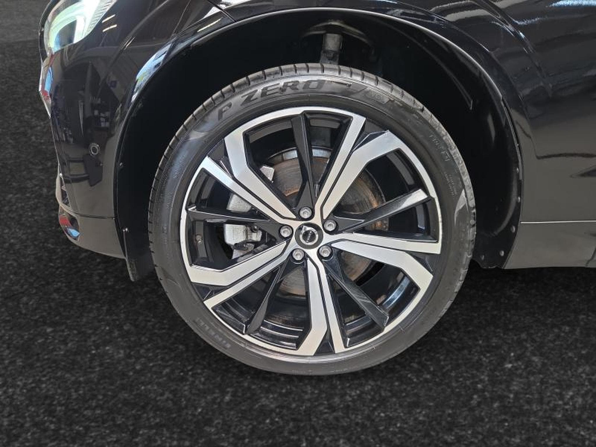 Volvo XC60 B4 Plus Dark / Essence (2024) - Photo 10