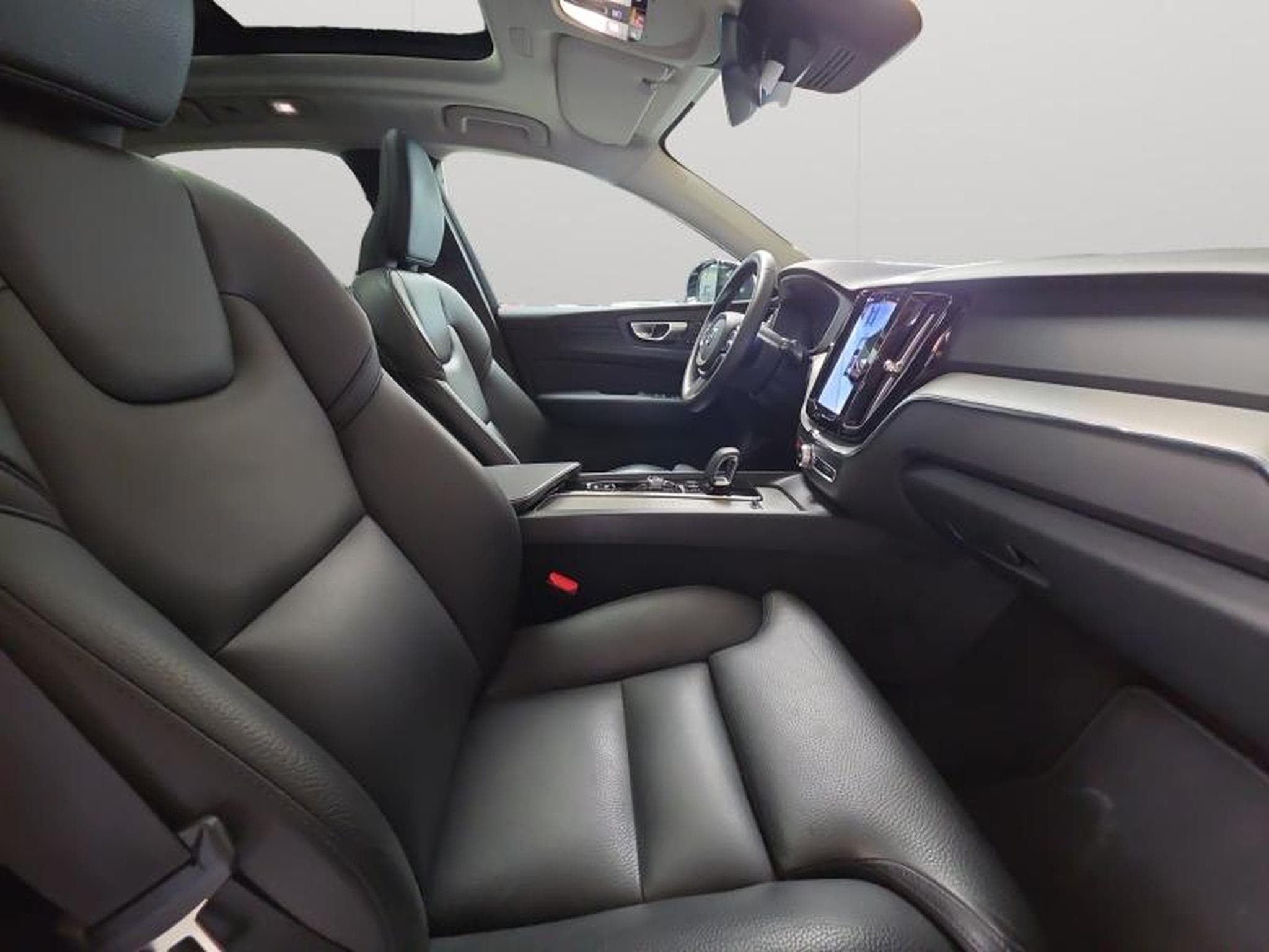 Volvo XC60 B4 Plus Dark / Essence (2024) - Photo 13
