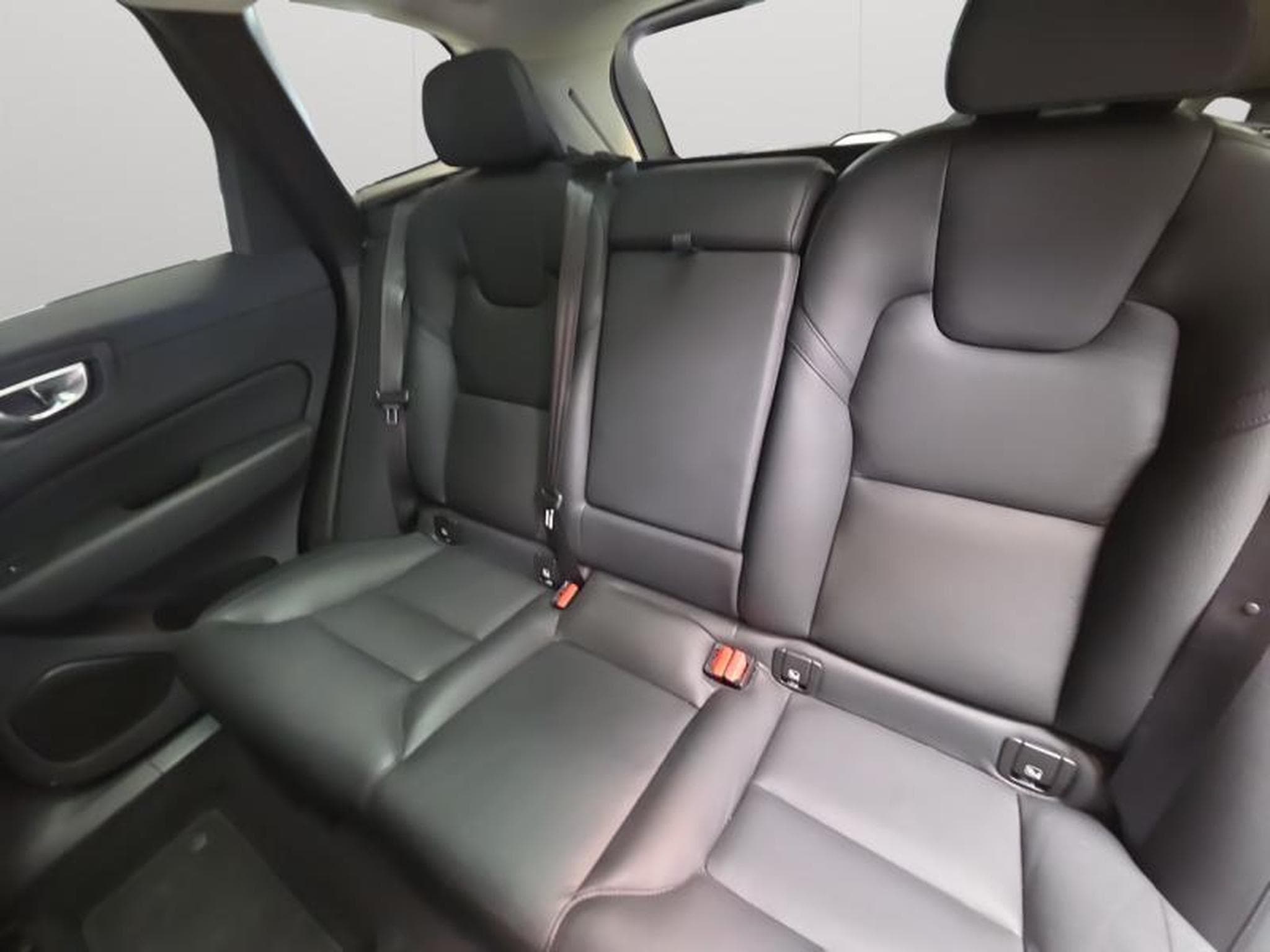 Volvo XC60 B4 Plus Dark / Essence (2024) - Photo 14