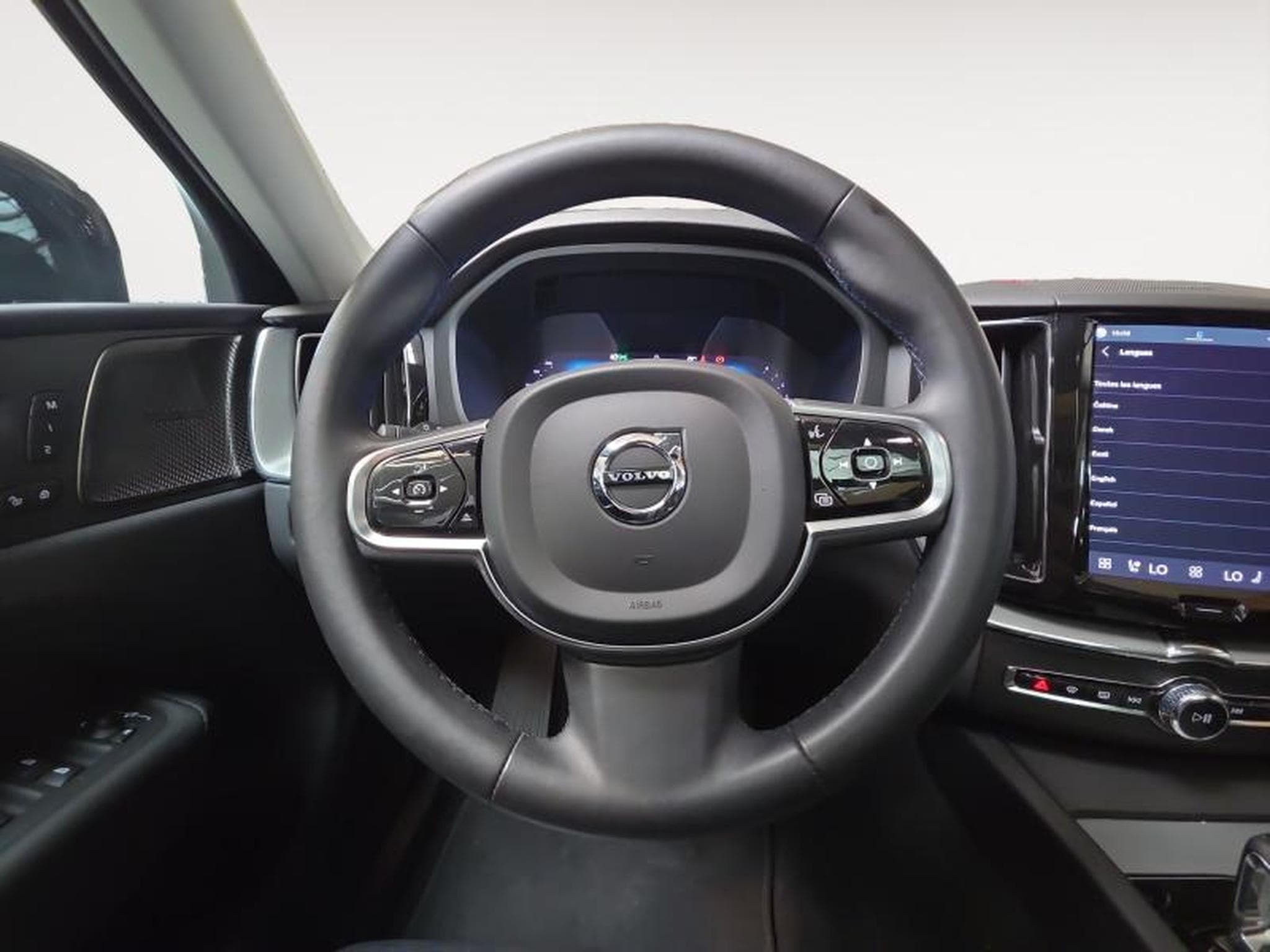Volvo XC60 B4 Plus Dark / Essence (2024) - Photo 17