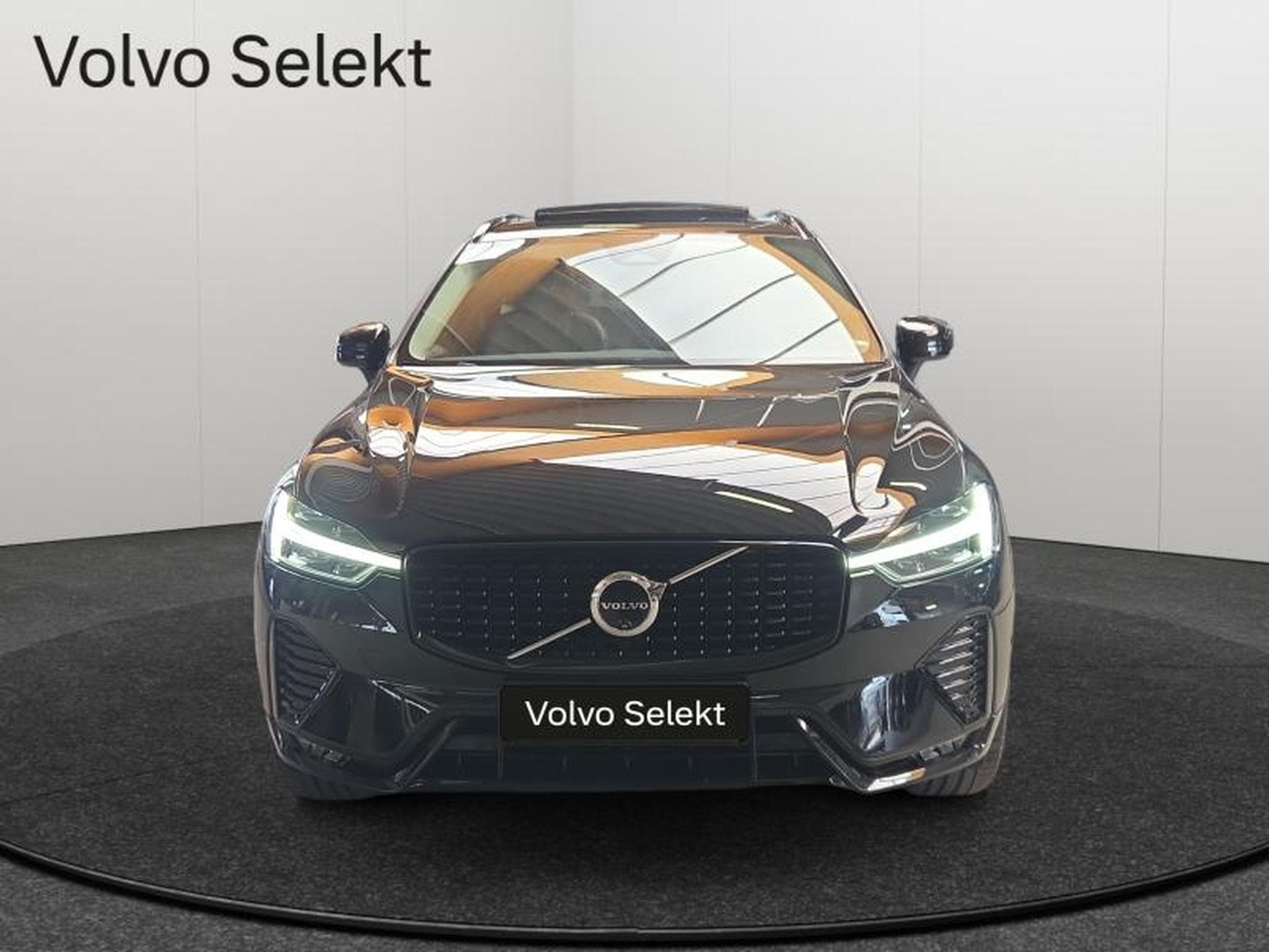 Volvo XC60 B4 Plus Dark / Essence (2024) - Photo 2