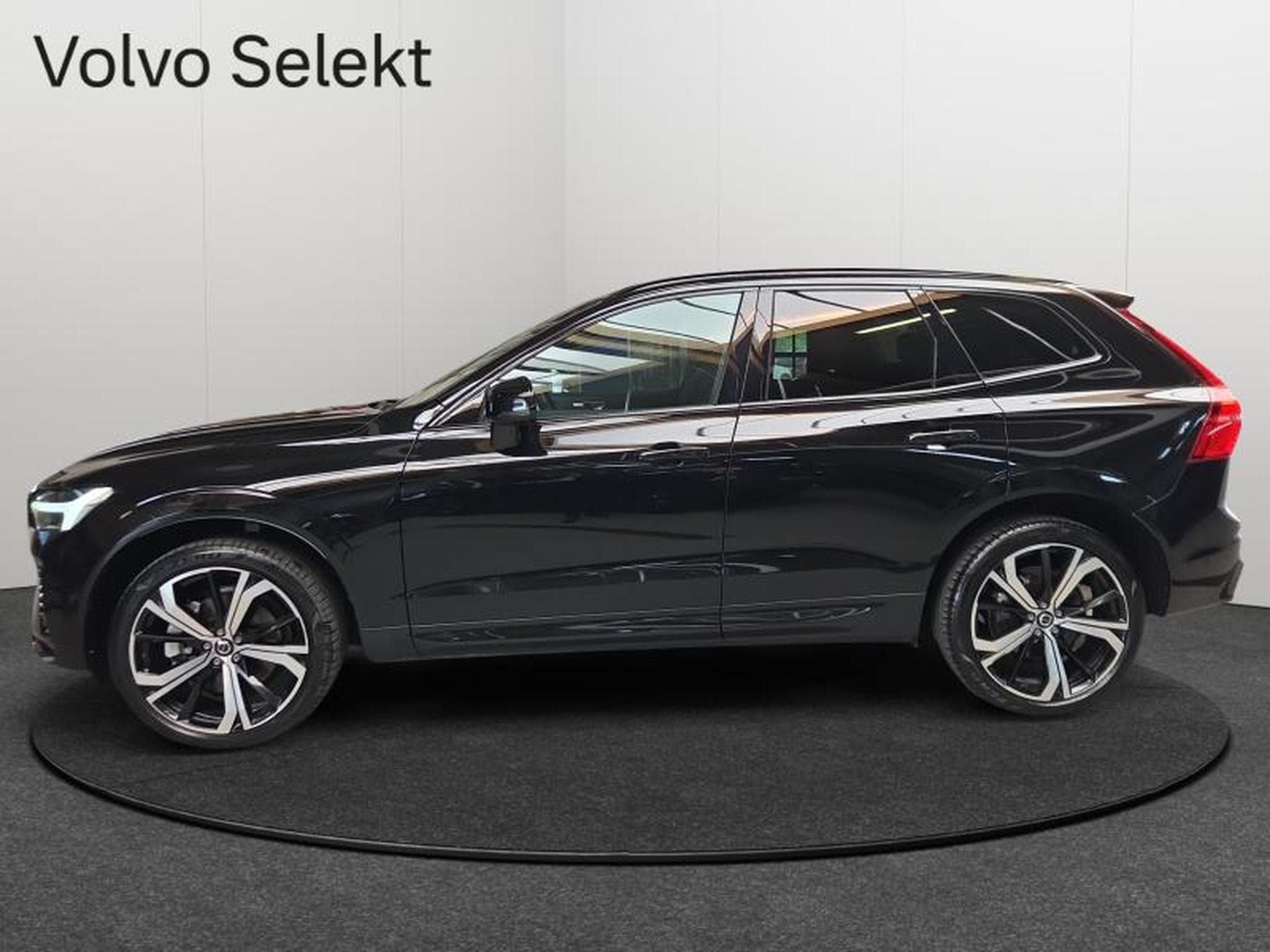 Volvo XC60 B4 Plus Dark / Essence (2024) - Photo 3