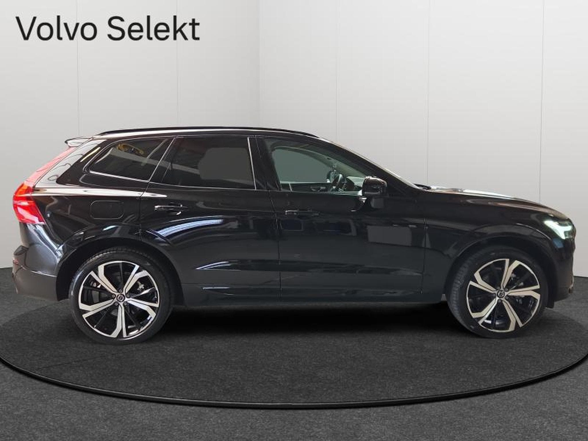 Volvo XC60 B4 Plus Dark / Essence (2024) - Photo 4