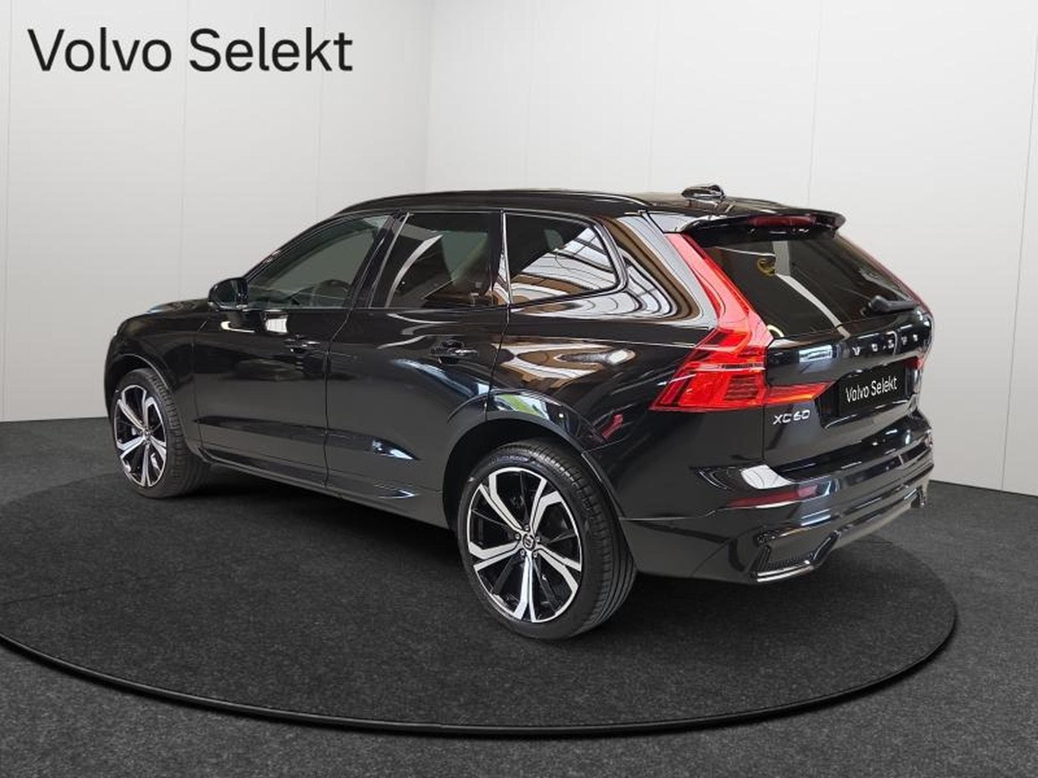 Volvo XC60 B4 Plus Dark / Essence (2024) - Photo 6