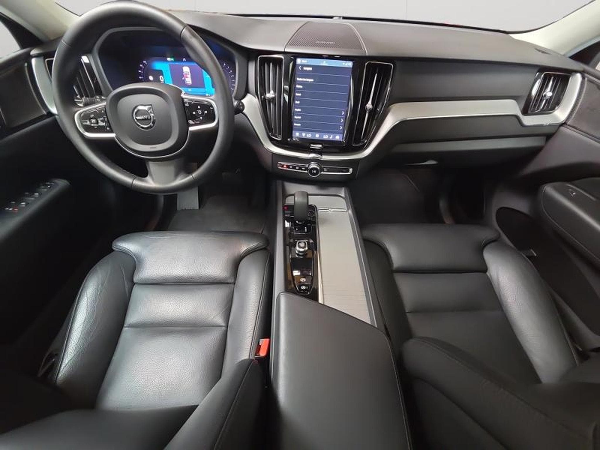 Volvo XC60 B4 Plus Dark / Essence (2024) - Photo 9