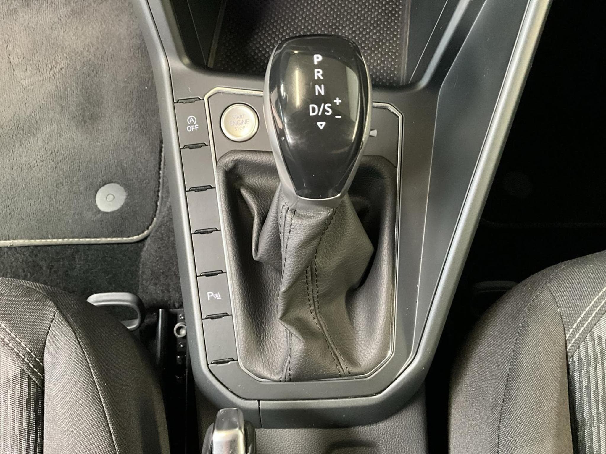 VW Taigo R-Line+DSG+Black-Style+Keyless+AHK (2023) - Foto 12