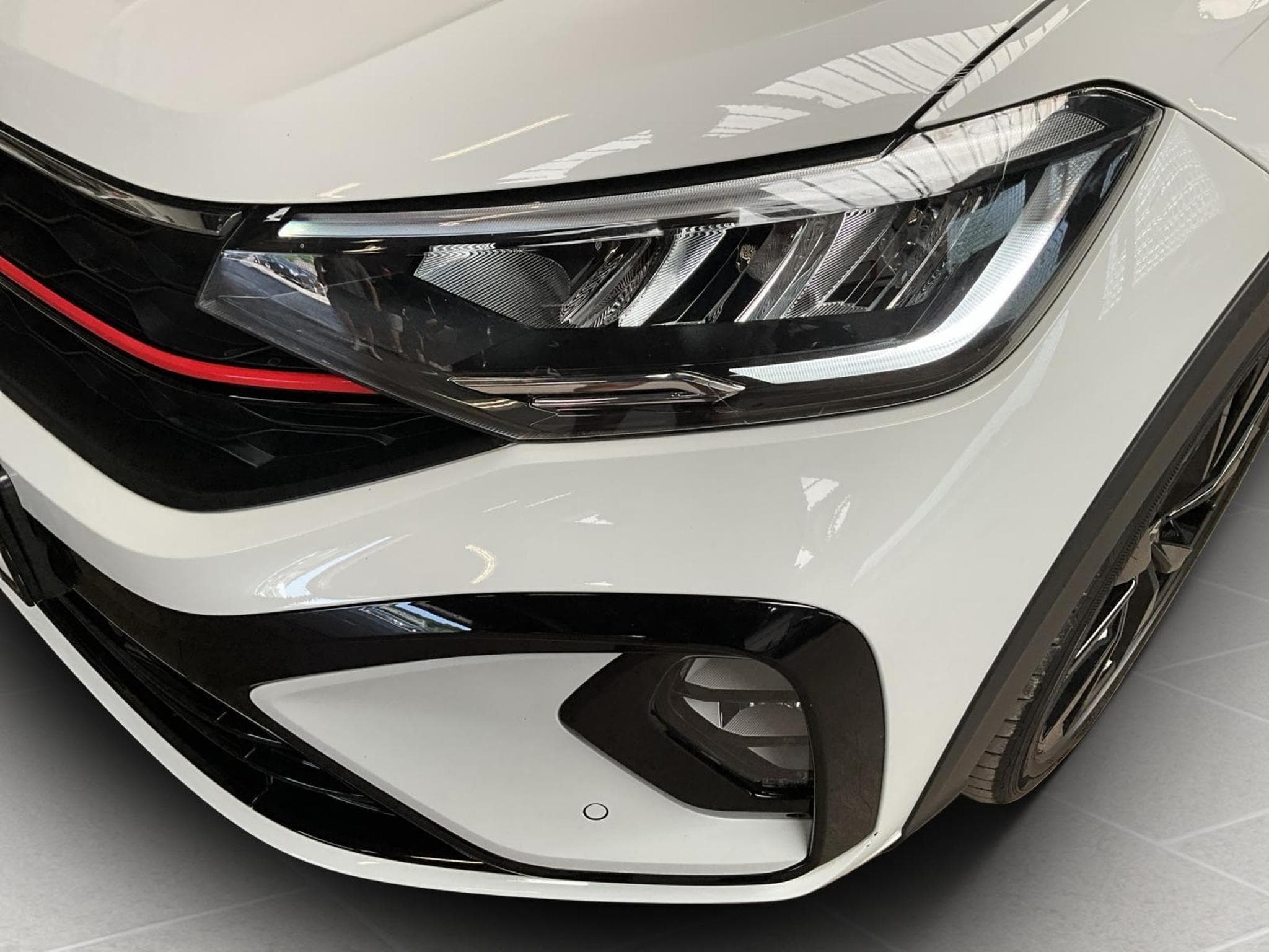 VW Taigo R-Line+DSG+Black-Style+Keyless+AHK (2023) - Foto 17