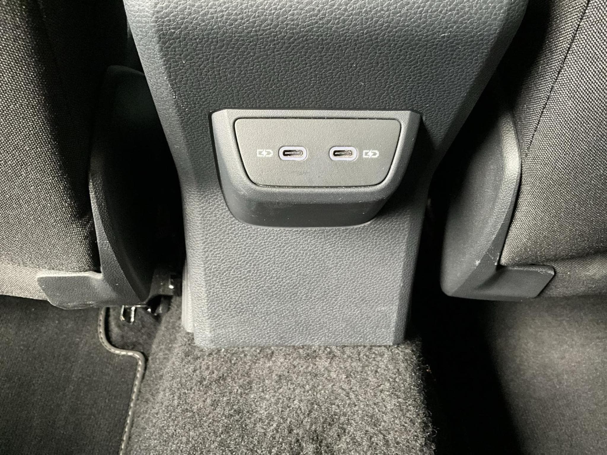 VW Taigo R-Line+DSG+Black-Style+Keyless+AHK (2023) - Foto 20