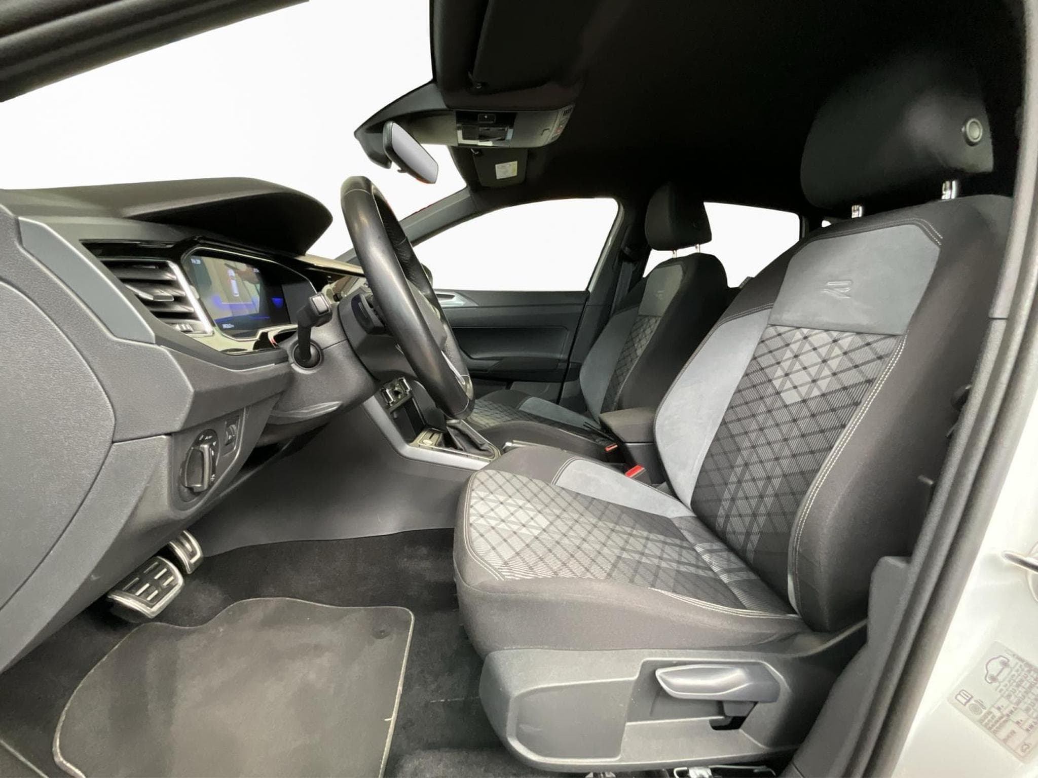 VW Taigo R-Line+DSG+Black-Style+Keyless+AHK (2023) - Foto 9