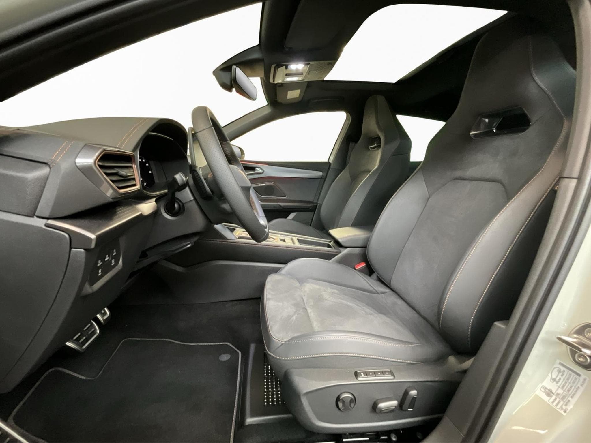 Cupra Leon DSG+Dinamica+Pure-Perf.+Skyline+Int.-Drive (2025) - Photo 9