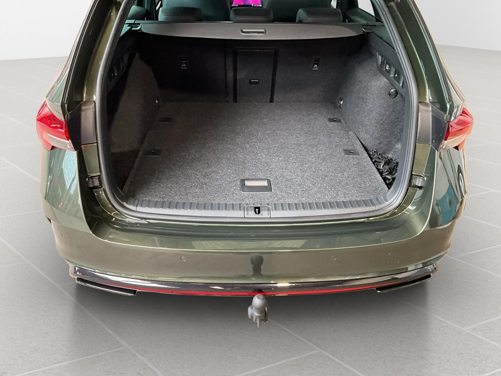 Skoda Octavia Combi+RS+DSG+SUEDIA+Pano+360+AHK (2025) - Photo 17