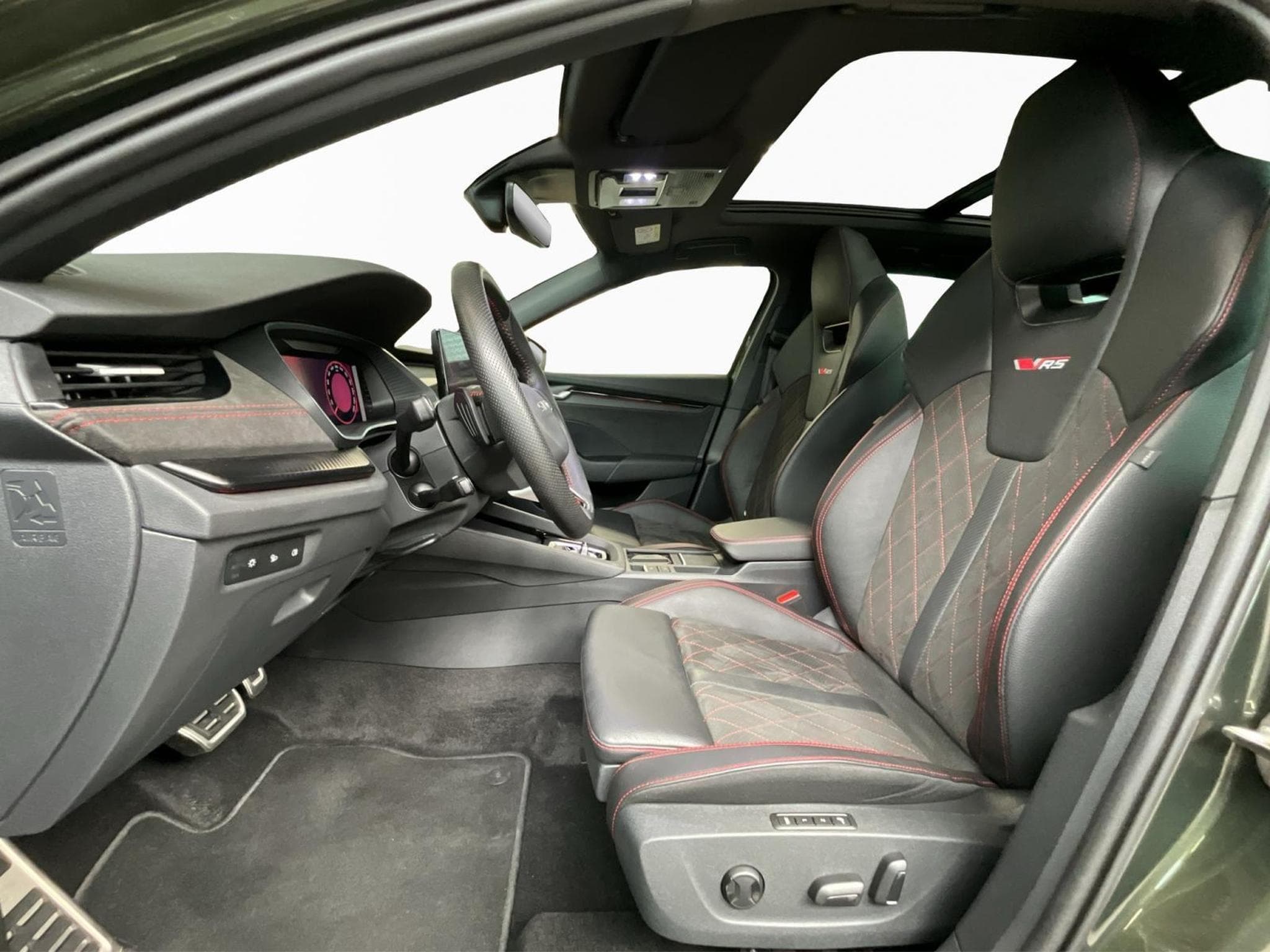 Skoda Octavia Combi+RS+DSG+SUEDIA+Pano+360+AHK (2025) - Photo 9