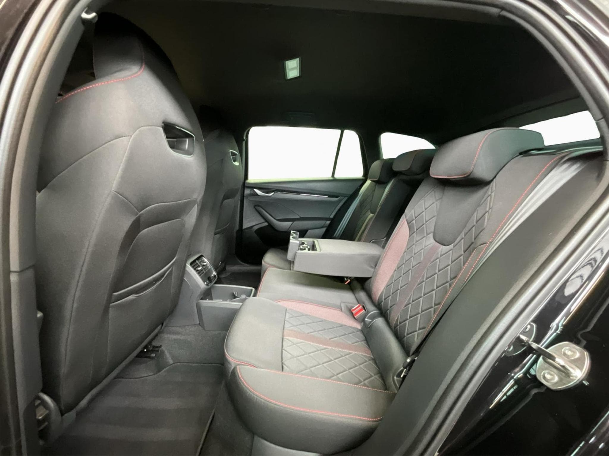 Skoda Octavia Combi+RS+DSG+CANTON+Navi (2025) - Photo 15