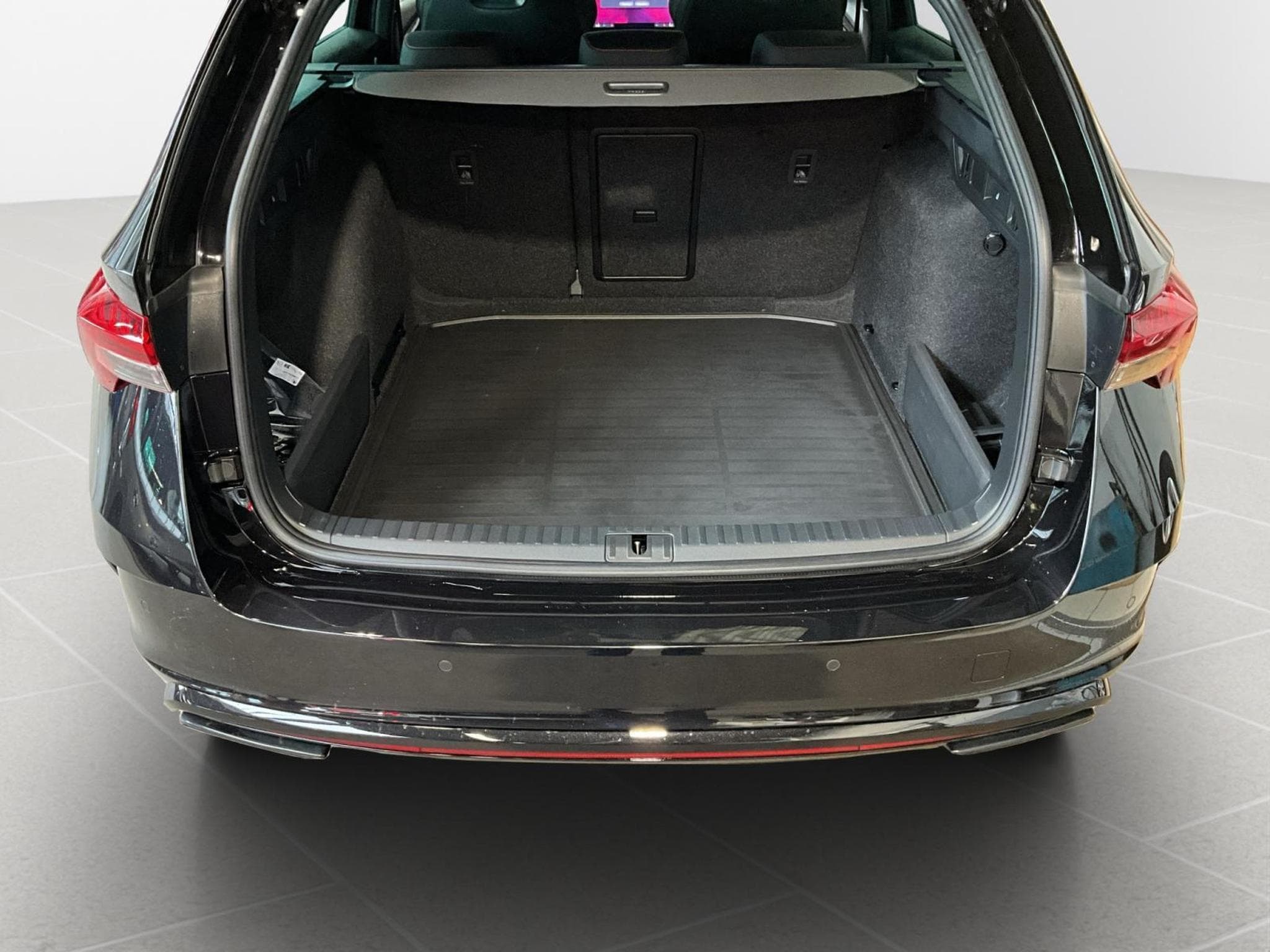 Skoda Octavia Combi+RS+DSG+CANTON+Navi (2025) - Photo 16